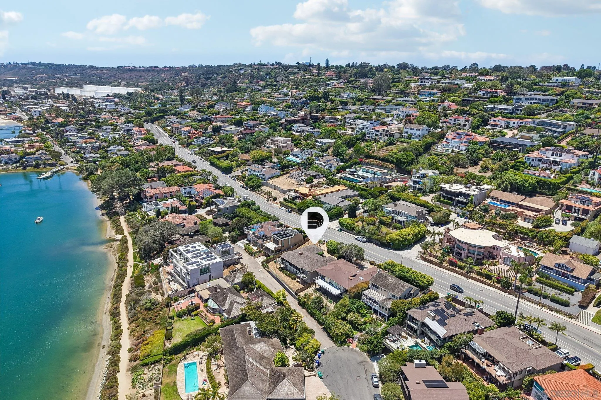 https://cdn.realtyfeed.com/cdn/127/260015895/afb4ff02c94c82c901de9696955ad29b.webp