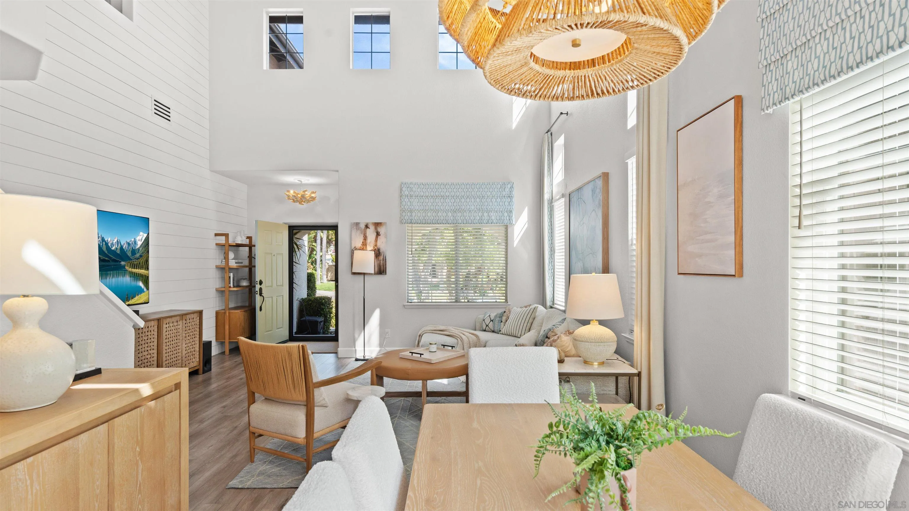 https://cdn.realtyfeed.com/cdn/127/260015896/414c2b5e7f93aade35c83582df9f1839.webp