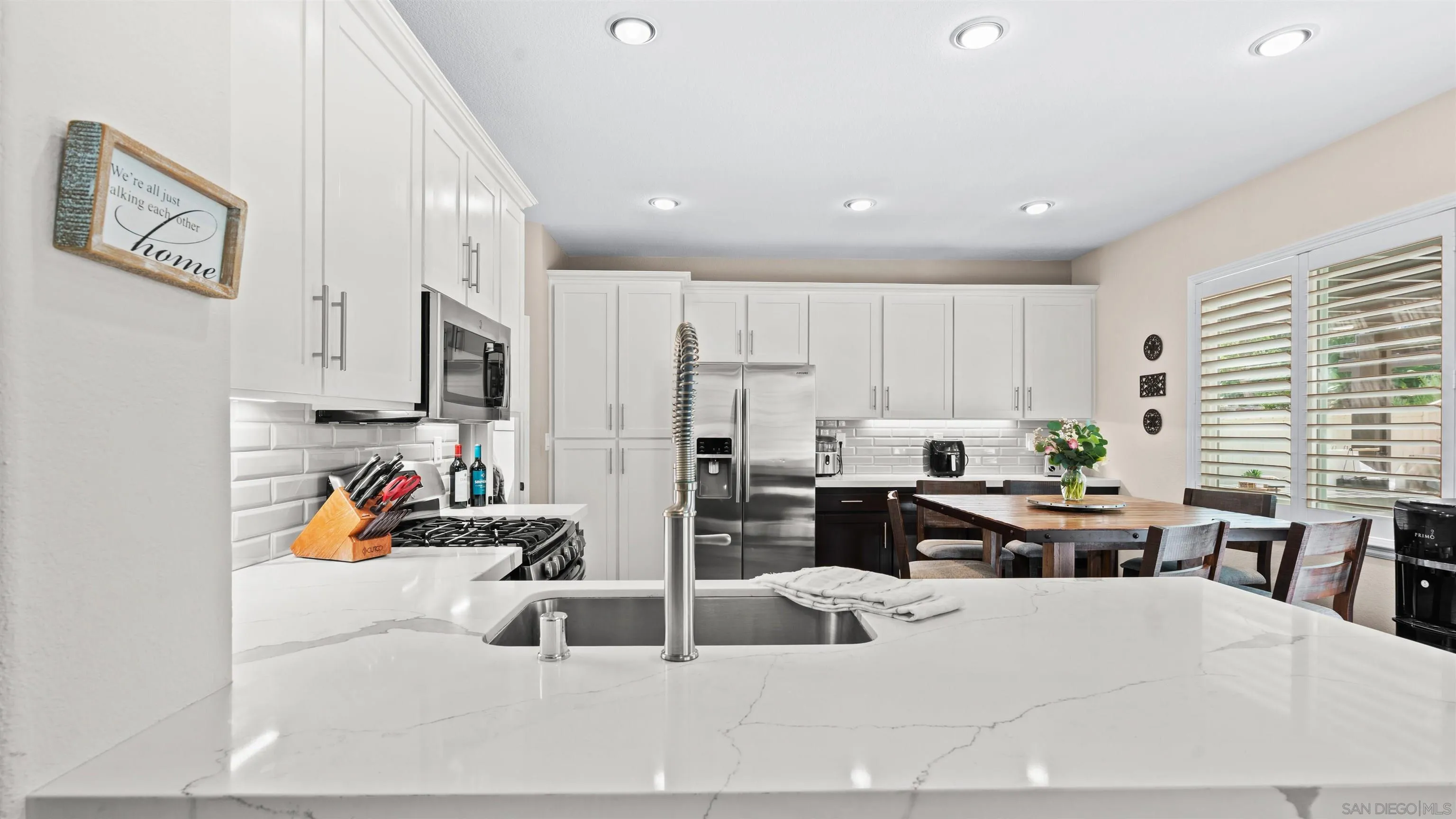 https://cdn.realtyfeed.com/cdn/127/260015896/67908ce4ce4700747f54b9f81f6ae00e.webp