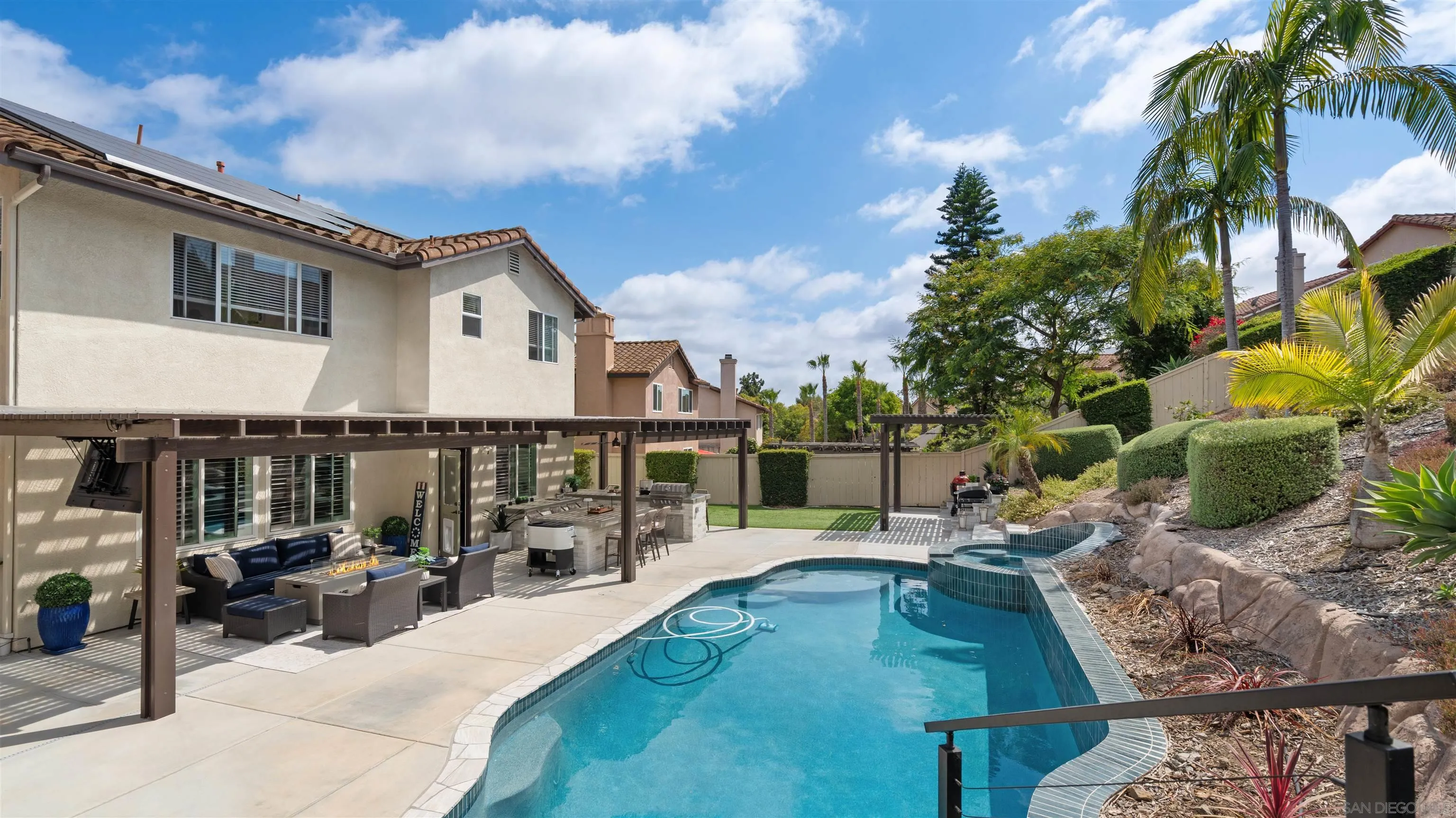 https://cdn.realtyfeed.com/cdn/127/260015896/c6aad801e4917225517e44ed99940710.webp