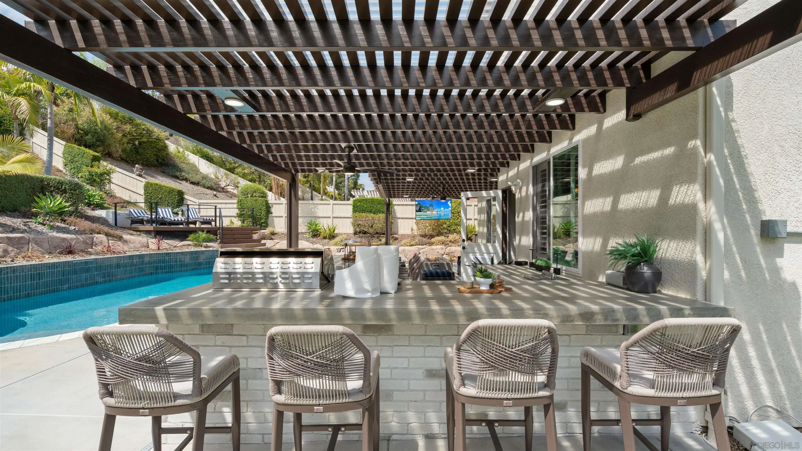https://cdn.realtyfeed.com/cdn/127/260015896/c8ef53c4c1d52fbe712fa0a126ab6168.webp