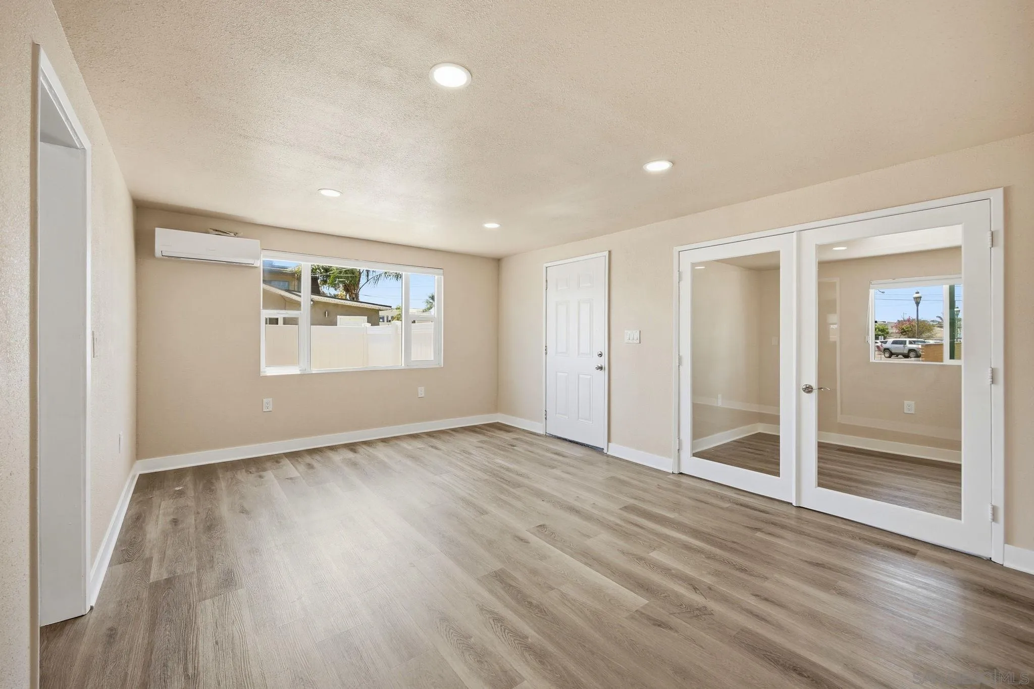 https://cdn.realtyfeed.com/cdn/127/260015901/215551eb3854f75bdecebbca681c423d.webp