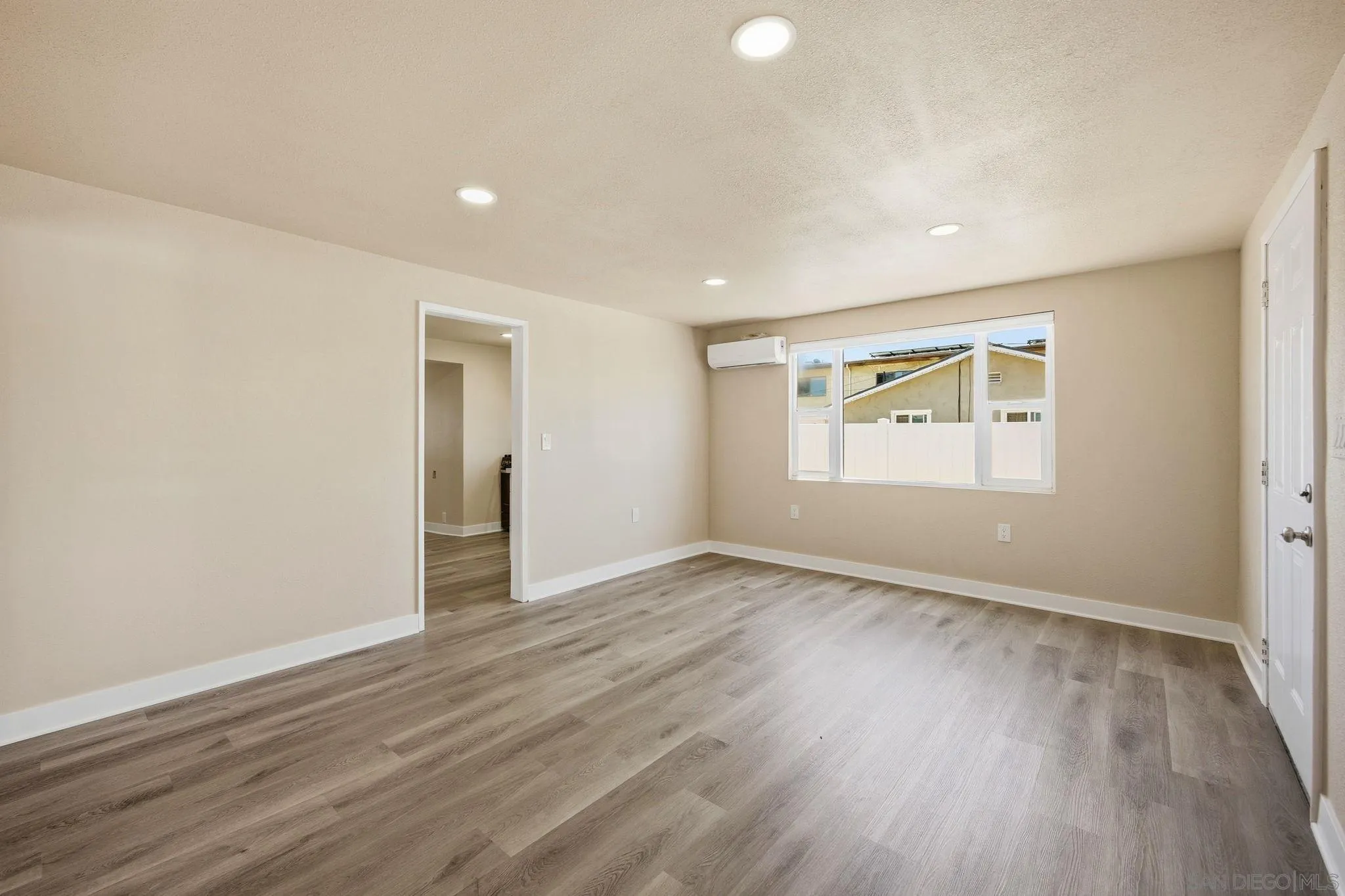 https://cdn.realtyfeed.com/cdn/127/260015901/26175dfb3c1c8f27b3c118027e6e34f4.webp