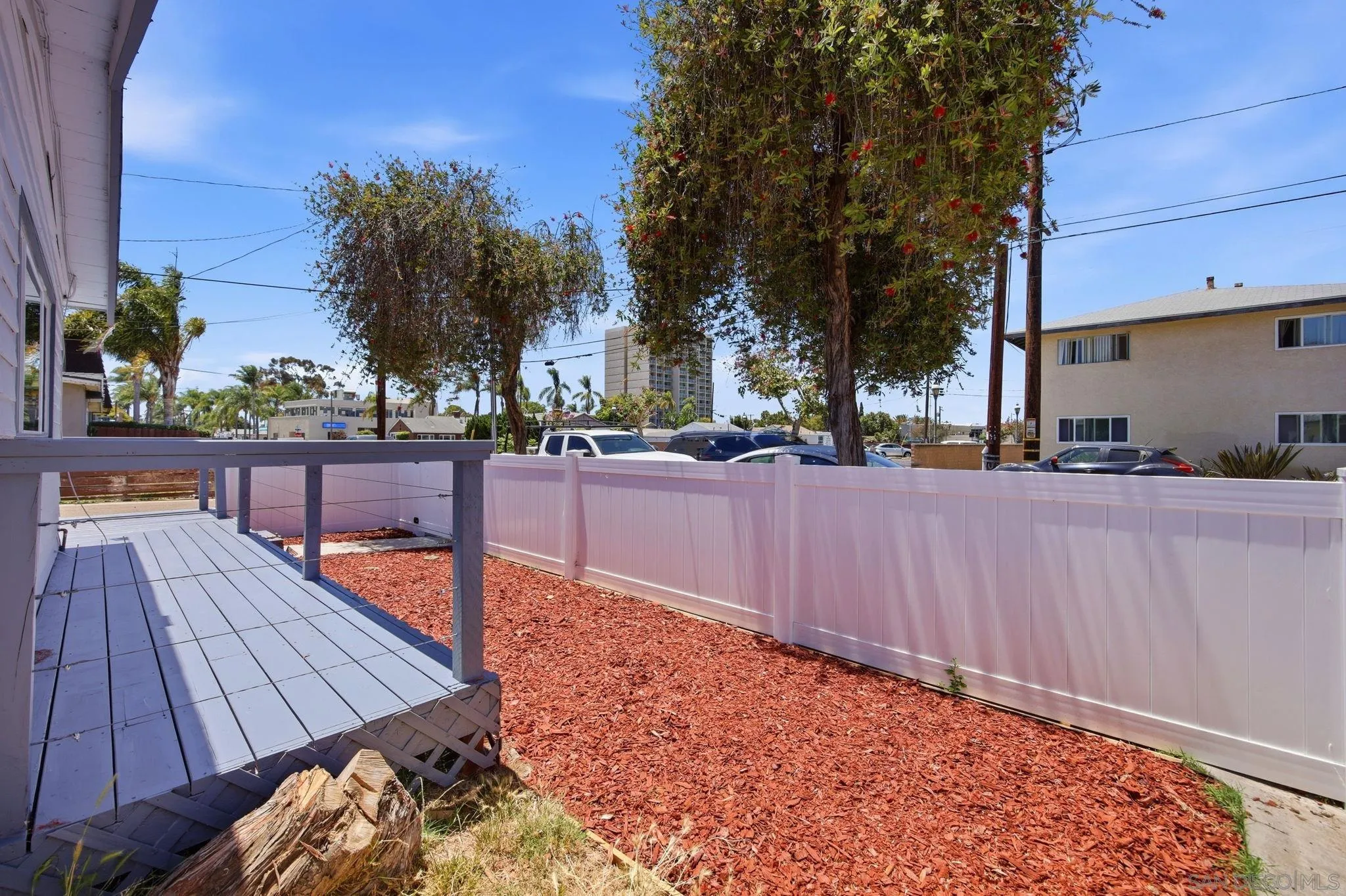 https://cdn.realtyfeed.com/cdn/127/260015901/2abcd113a6ad25f5e3fb5c3a59c0b18f.webp