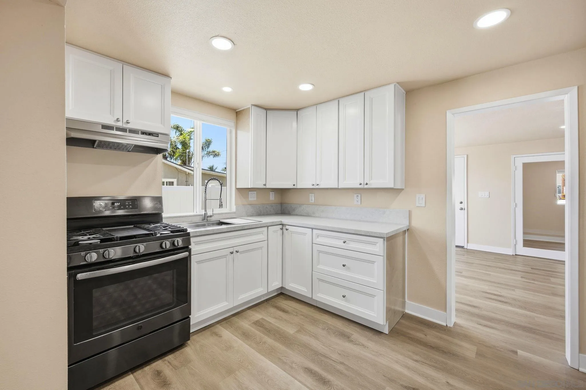 https://cdn.realtyfeed.com/cdn/127/260015901/43cf5992d932a5b0c2f26e0579ae309c.webp