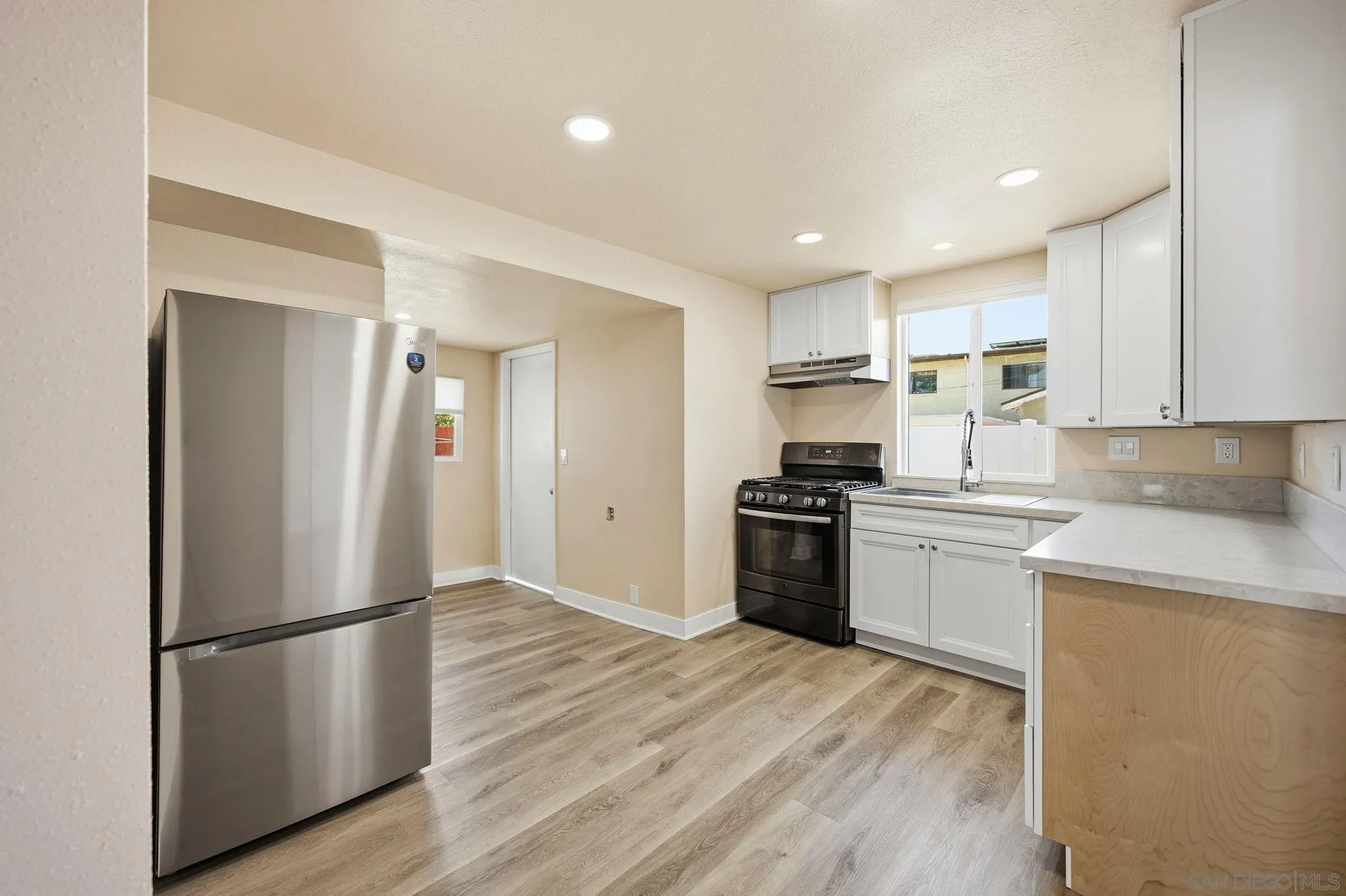 https://cdn.realtyfeed.com/cdn/127/260015901/77df99d71cf10c5b717dbd06ae0dcb37.webp