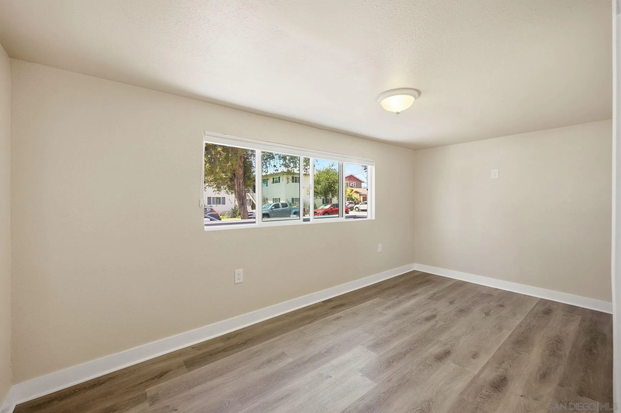 https://cdn.realtyfeed.com/cdn/127/260015901/7f37a6ee8d3c5cfde05c280c0b87c785.webp
