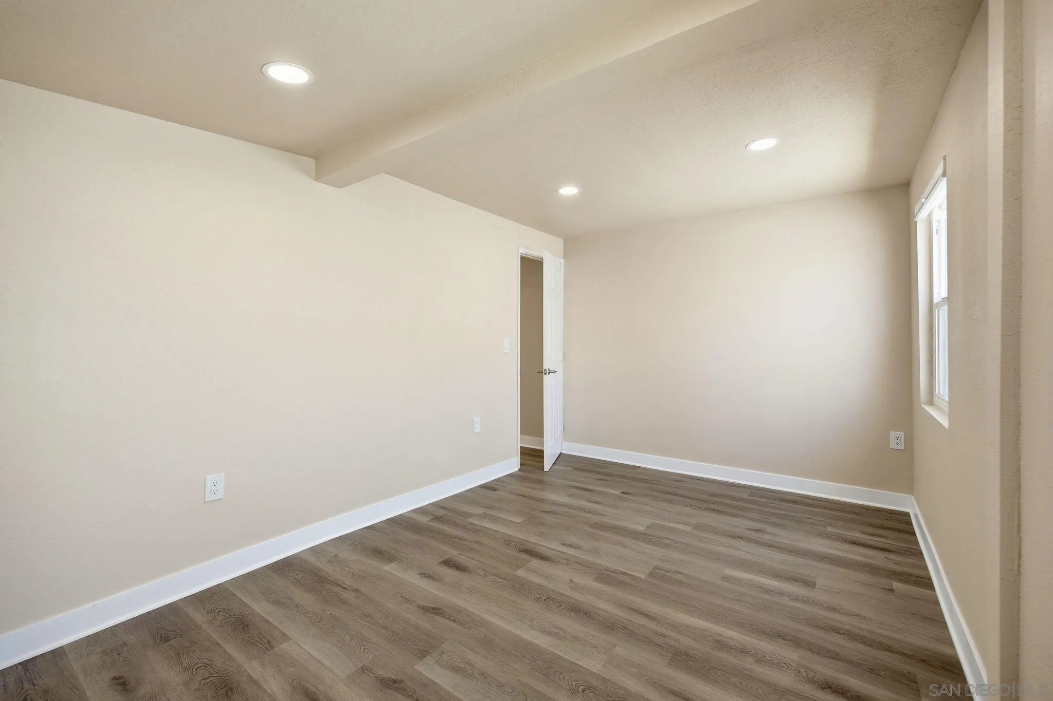 https://cdn.realtyfeed.com/cdn/127/260015901/af51d73a88f27408b930fa723e2c95a5.webp