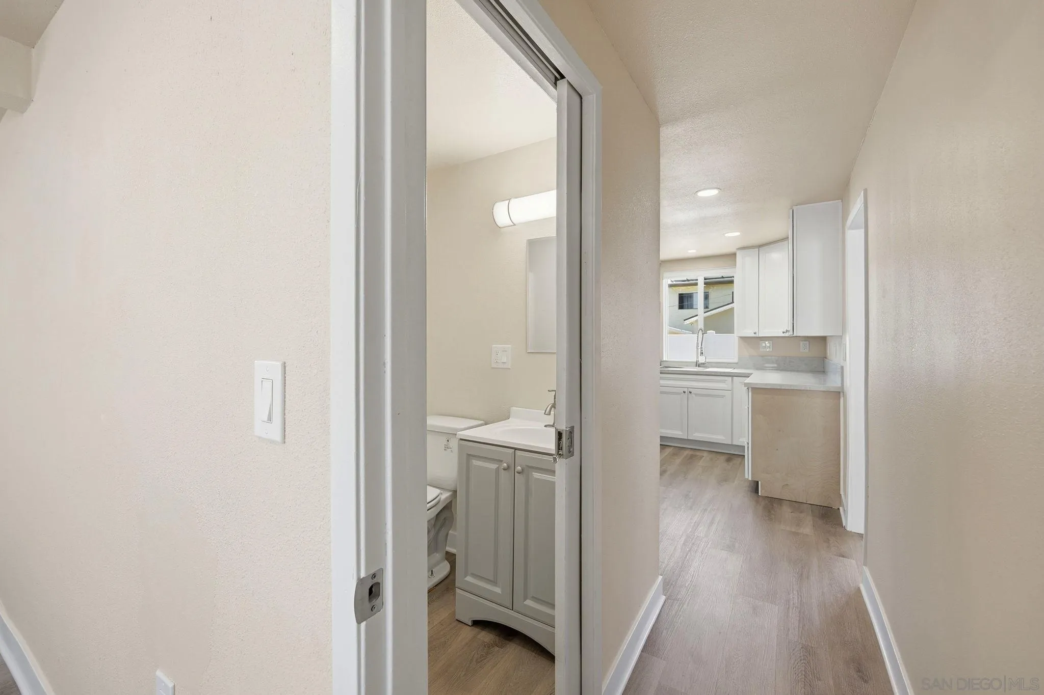 https://cdn.realtyfeed.com/cdn/127/260015901/c94c2f7f25daa2ae849cbb31b71f6991.webp
