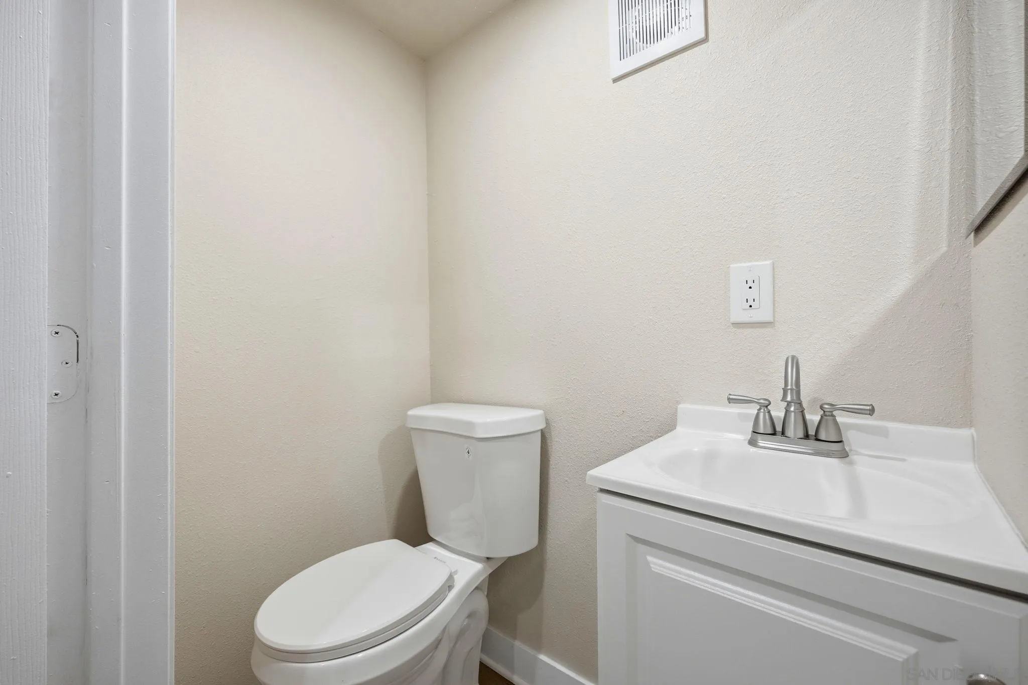 https://cdn.realtyfeed.com/cdn/127/260015901/dbba653cb1ca9cfb81bf7c42981a5adc.webp