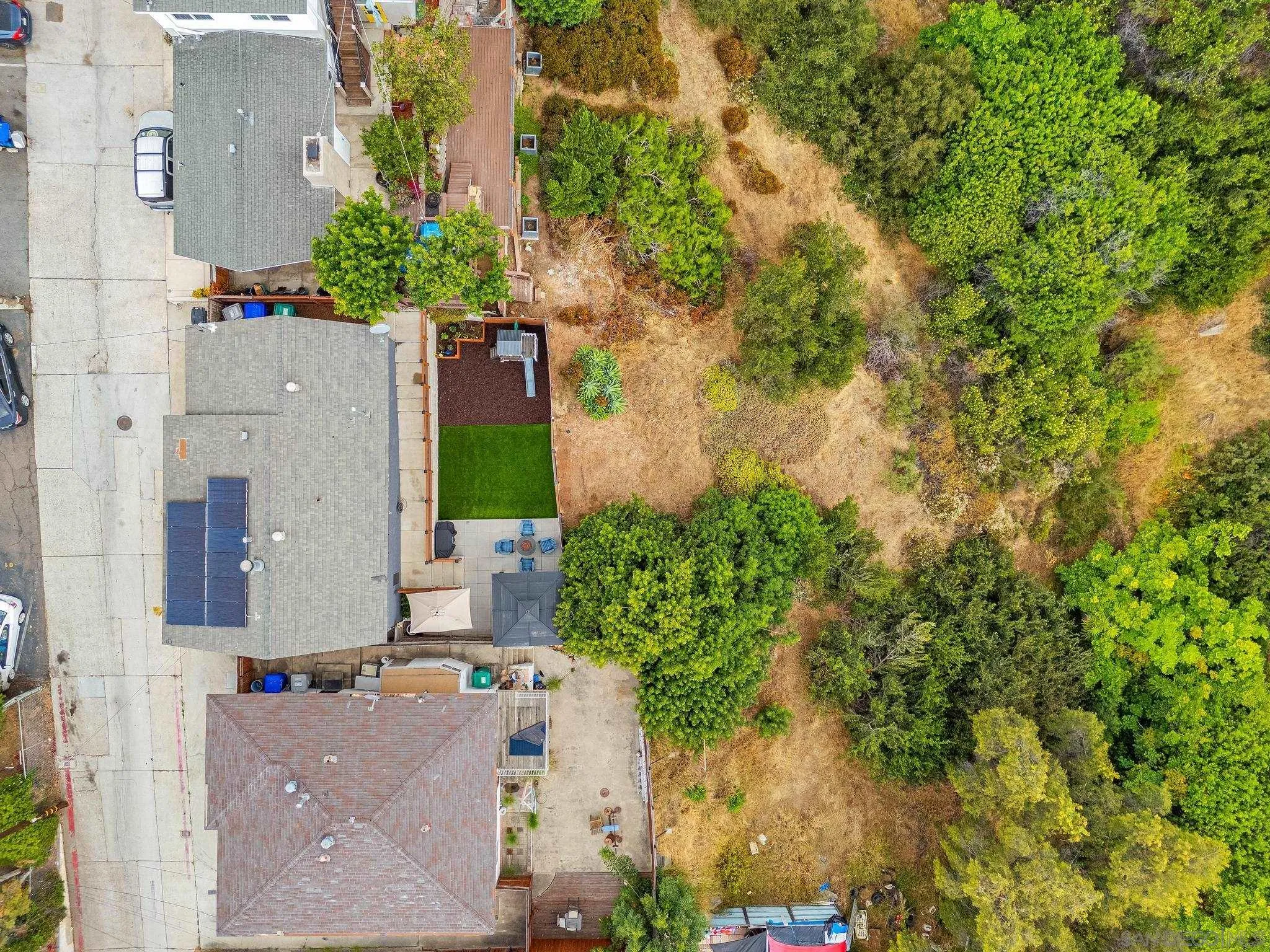 https://cdn.realtyfeed.com/cdn/127/260015904/2b4f4409aa8cf6586e4592bad3b3661d.webp