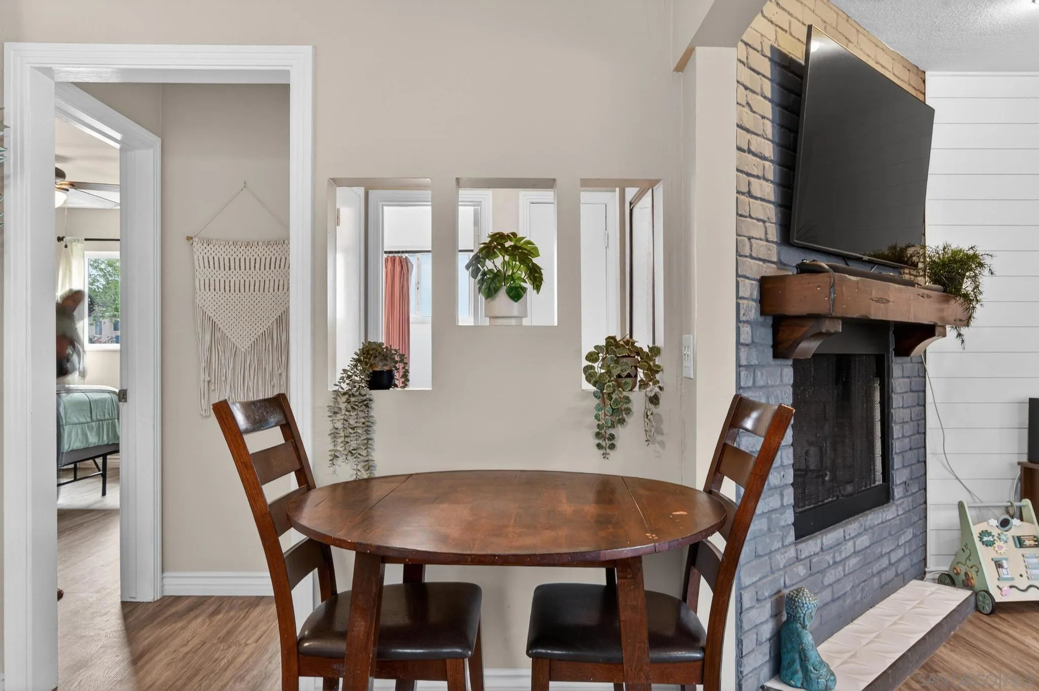 https://cdn.realtyfeed.com/cdn/127/260015904/3bdbc7f1f6c22db477c4d903491d26b7.webp