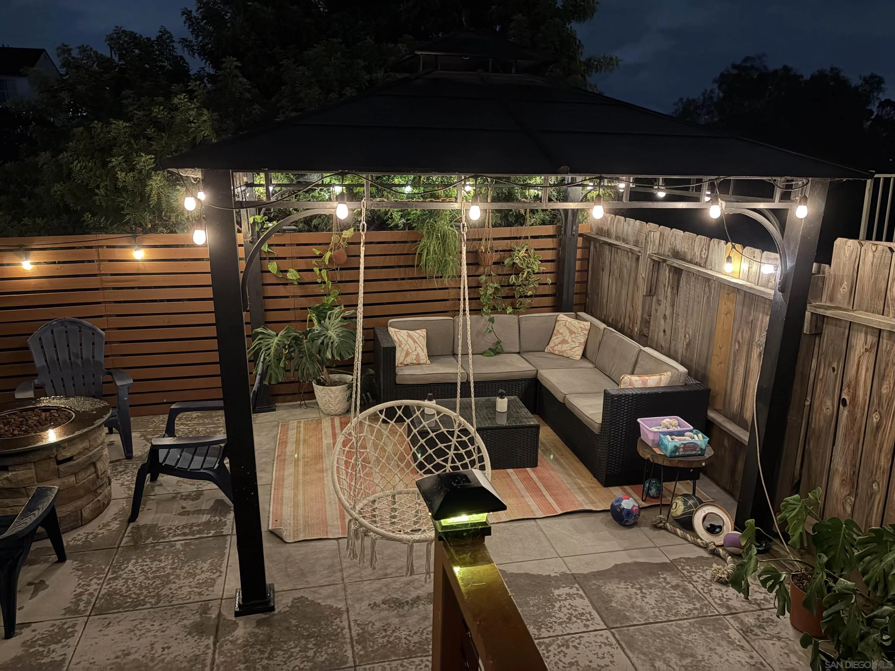 https://cdn.realtyfeed.com/cdn/127/260015904/3c0a3844fc9c48bf9204df1582ec3f23.webp