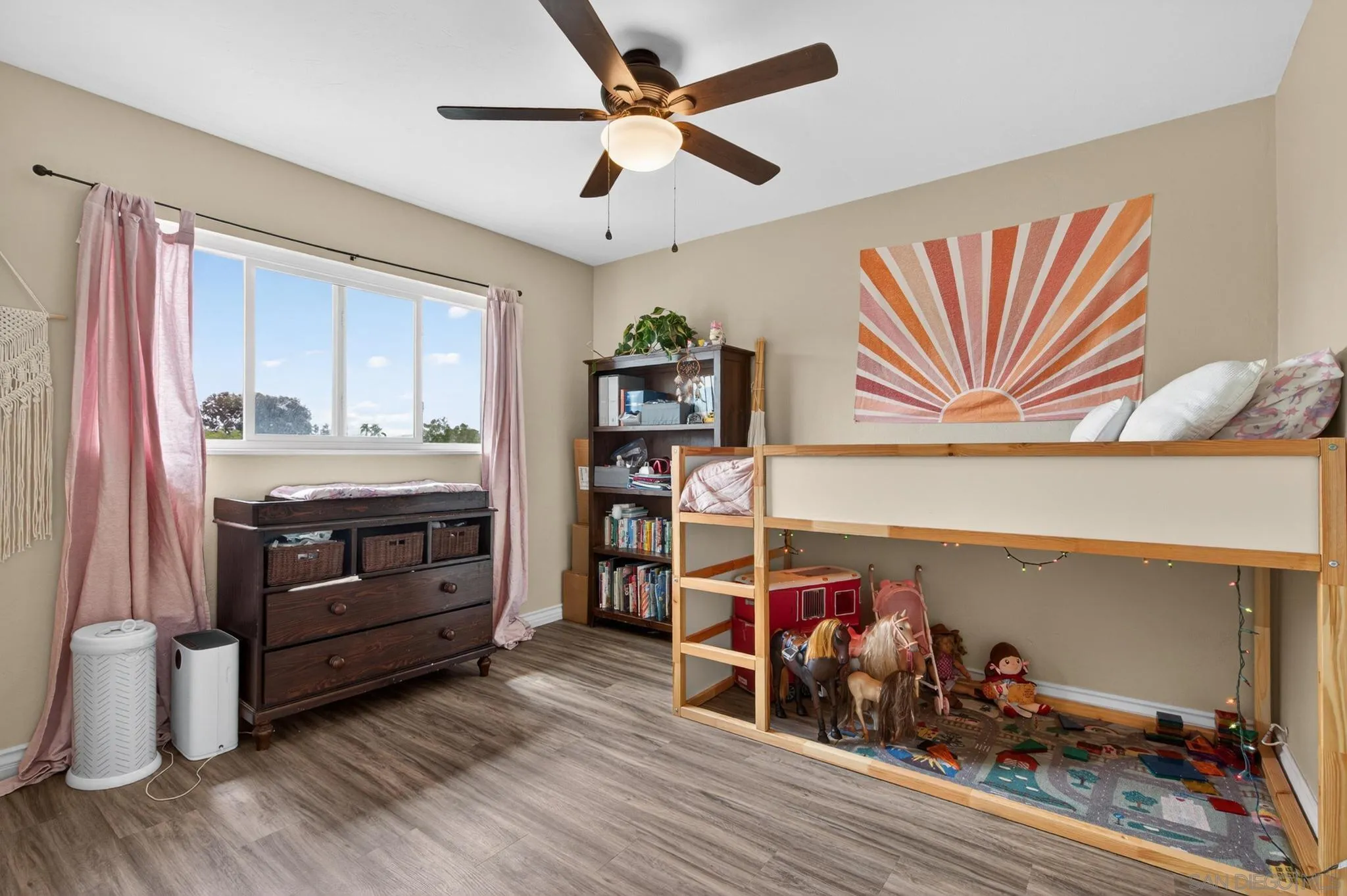 https://cdn.realtyfeed.com/cdn/127/260015904/46c2e630dad6ee58ebcfc93882e049e7.webp