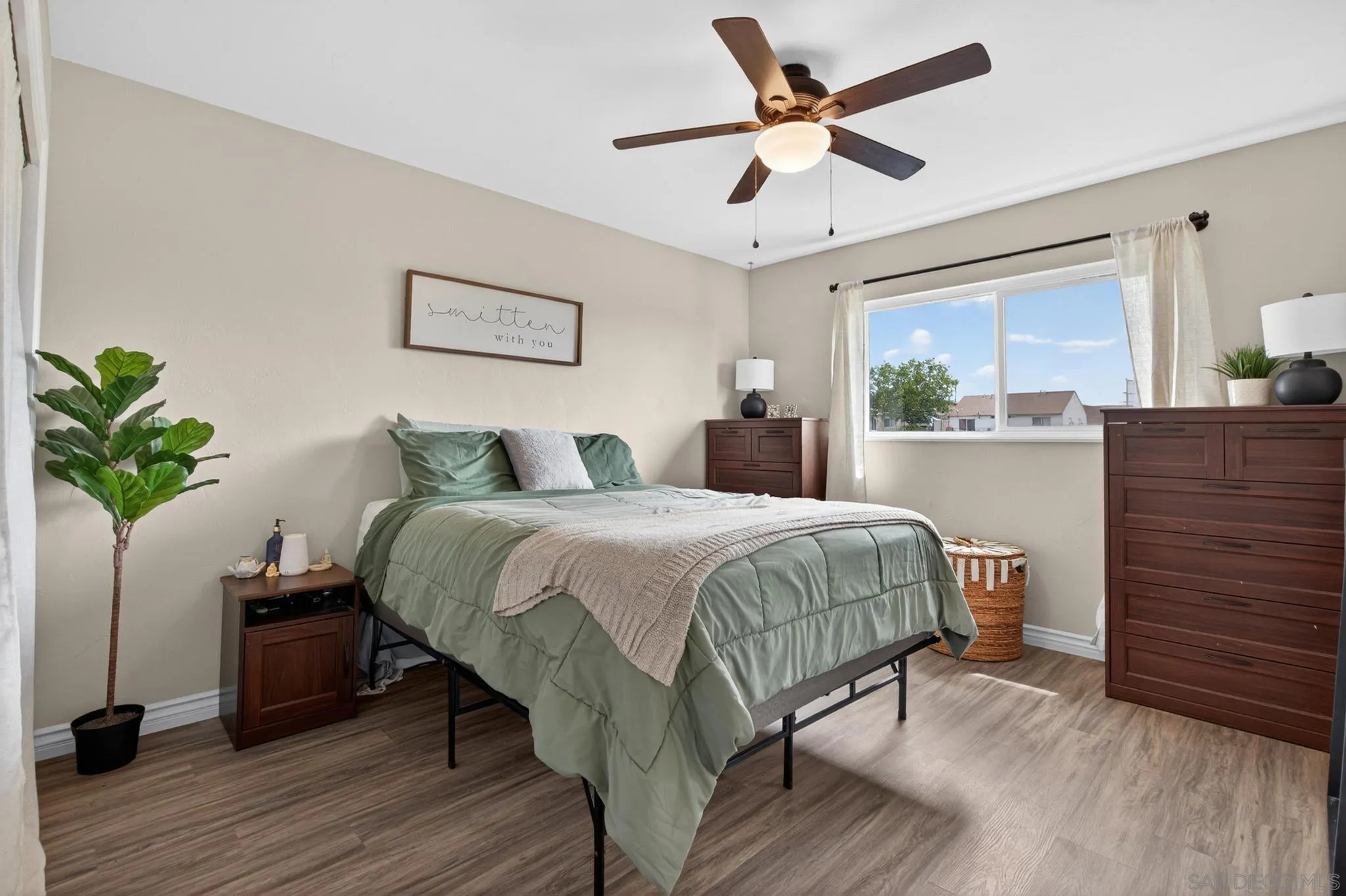 https://cdn.realtyfeed.com/cdn/127/260015904/6162210d7779884a96ef7ced186d89b3.webp
