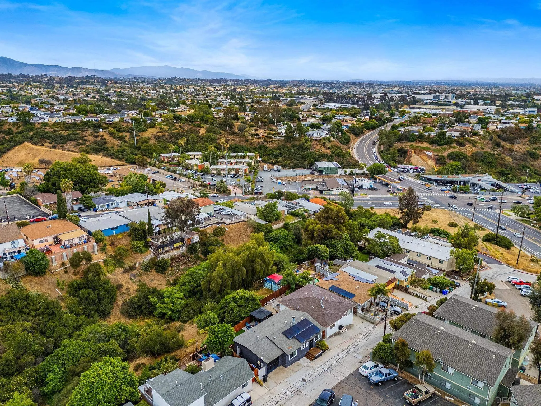 https://cdn.realtyfeed.com/cdn/127/260015904/beaedeecb21105b09198debc0acebea7.webp