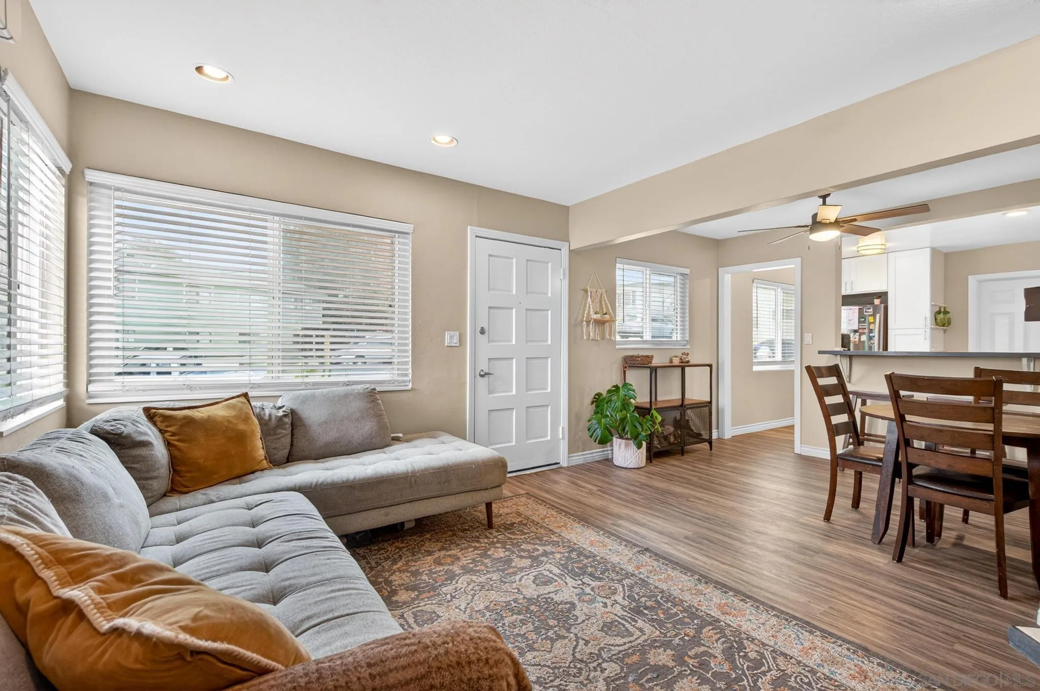 https://cdn.realtyfeed.com/cdn/127/260015904/c0fb6ad9bbb007f284e782358f605e84.webp