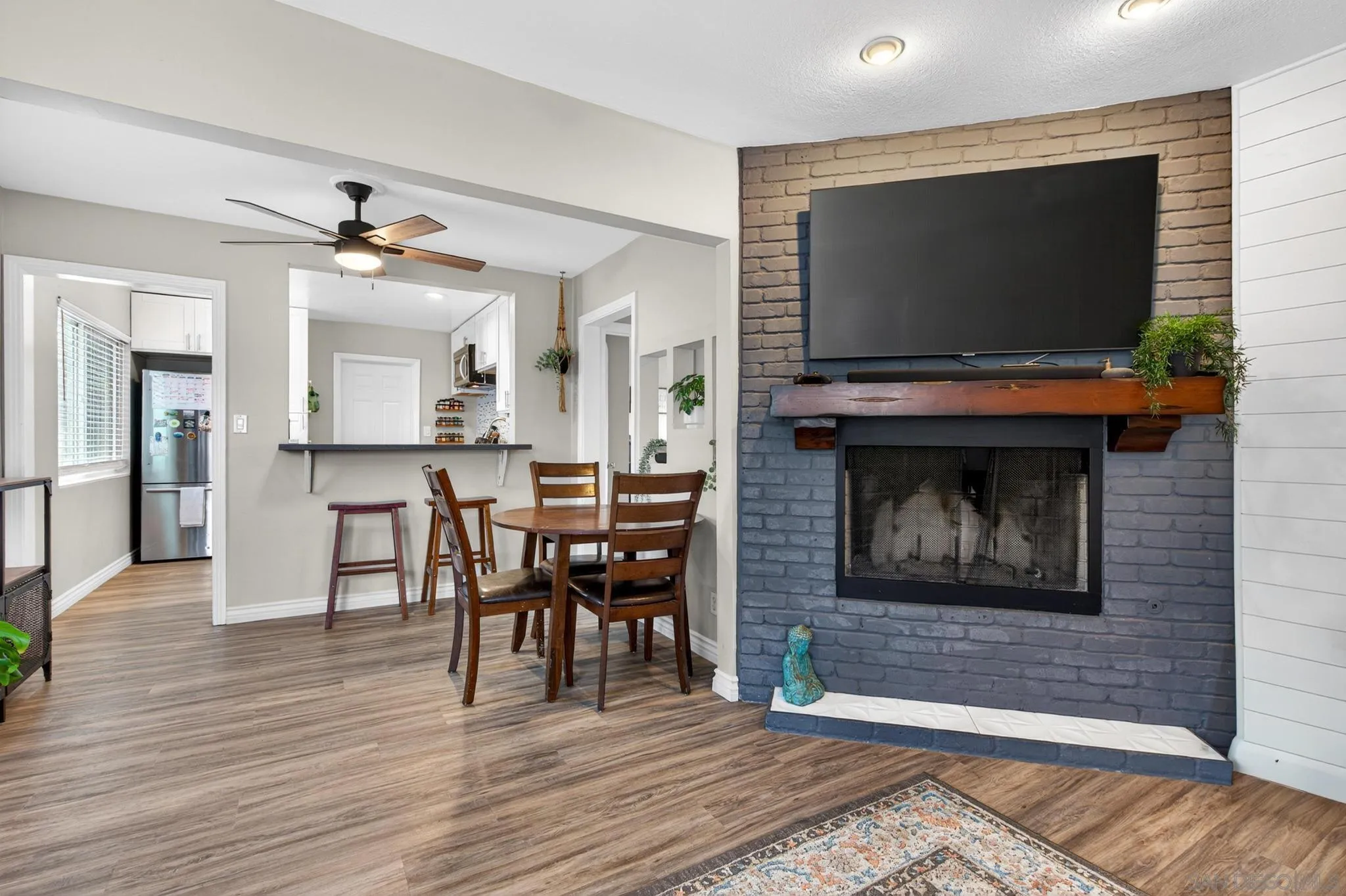 https://cdn.realtyfeed.com/cdn/127/260015904/fb23c85ca601d0526f758f7eedc64493.webp