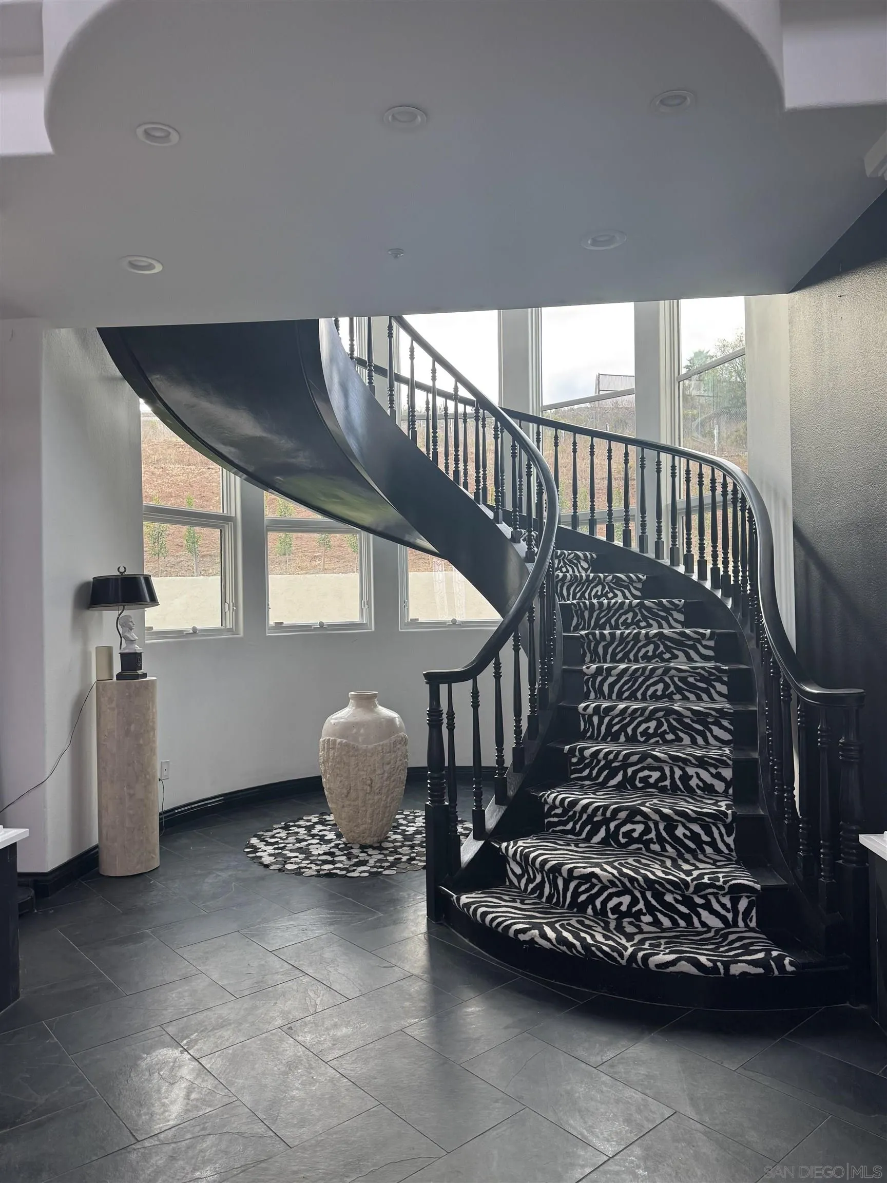 https://cdn.realtyfeed.com/cdn/127/260015905/07ec402a863e73d936d39606b4d08d6b.webp