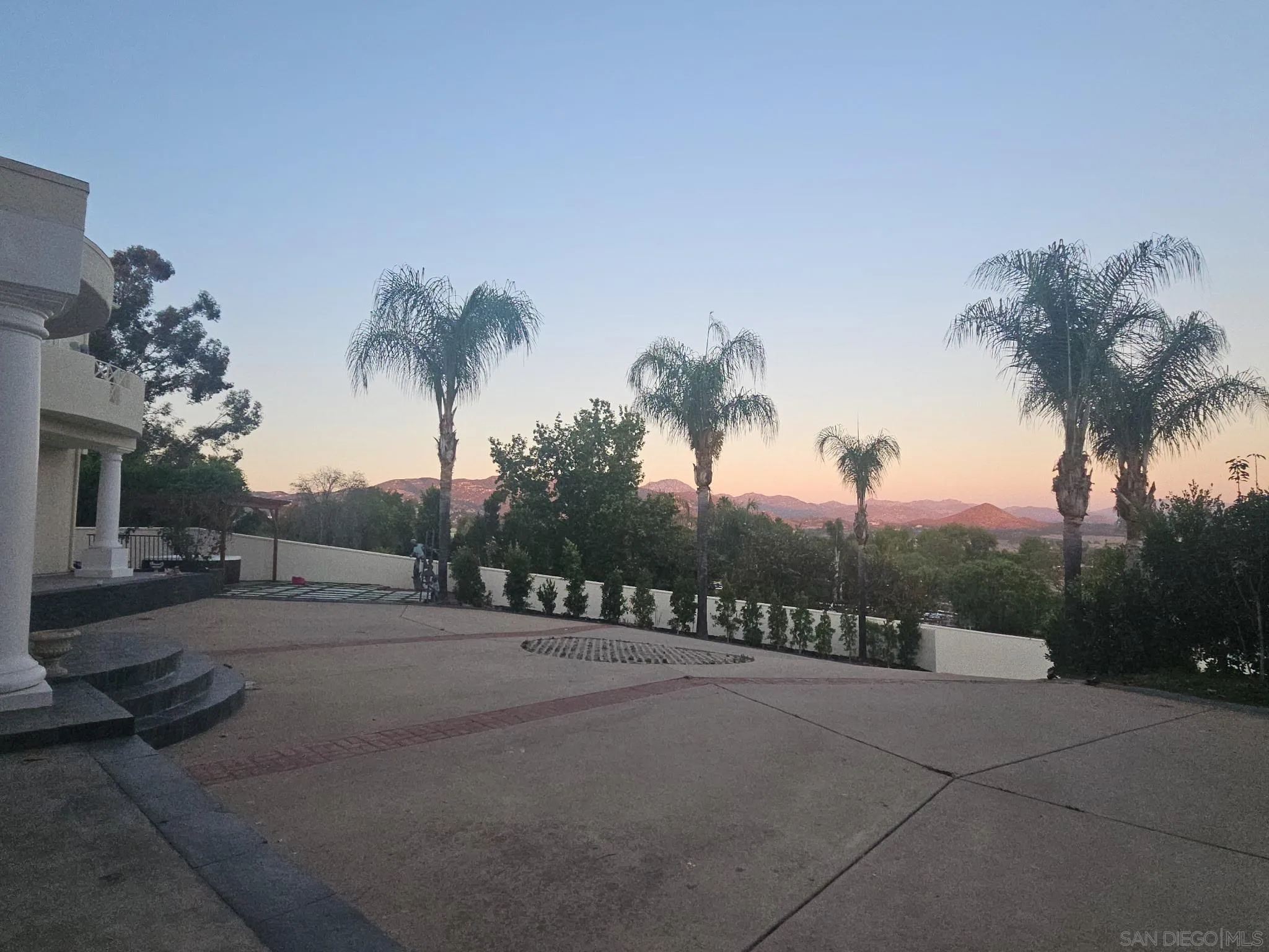 https://cdn.realtyfeed.com/cdn/127/260015905/9cad57c242c6da9d77eef181bc3689c3.webp
