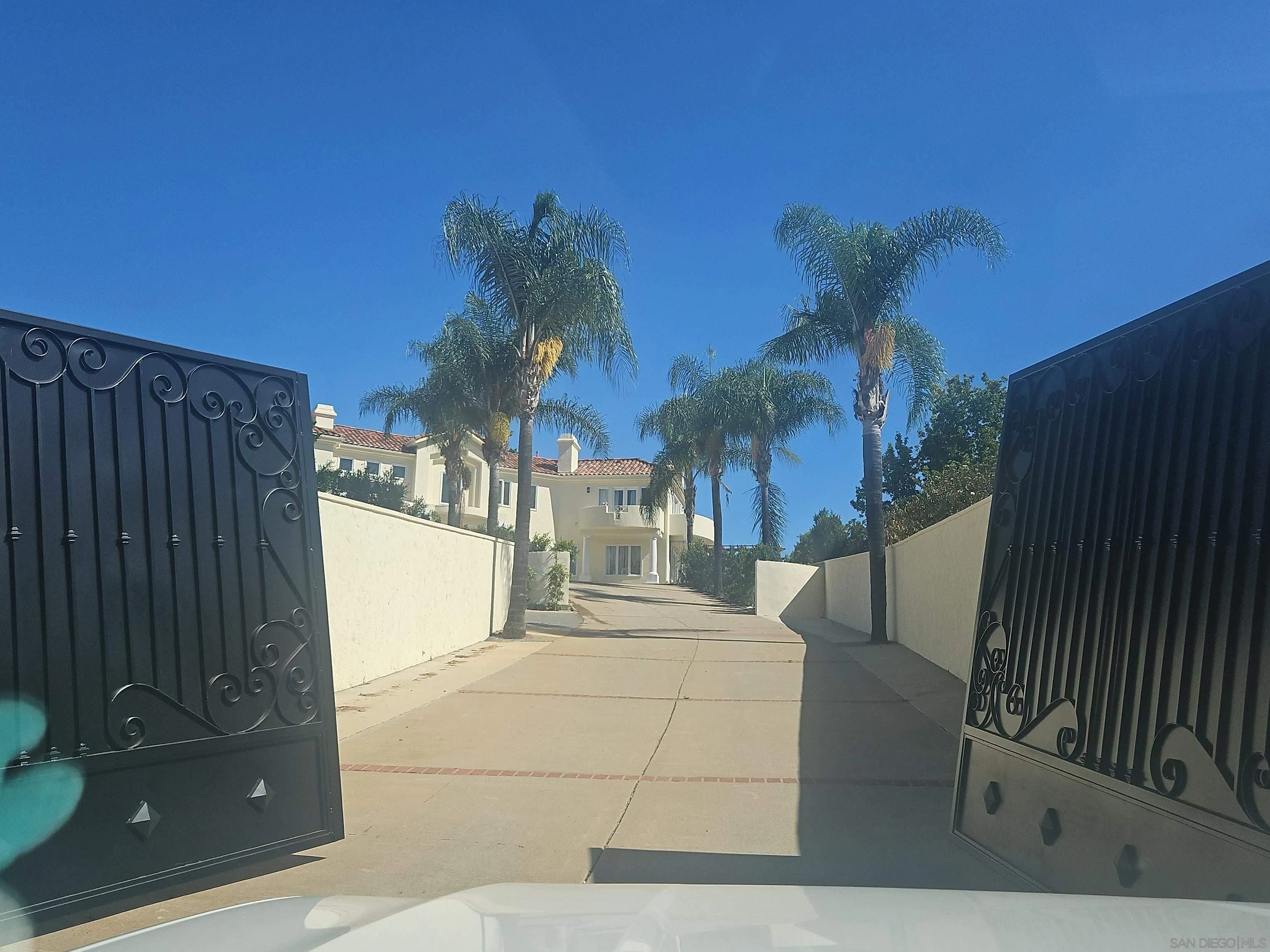 https://cdn.realtyfeed.com/cdn/127/260015905/efc73a3a866558bbb795205d10ae7010.webp