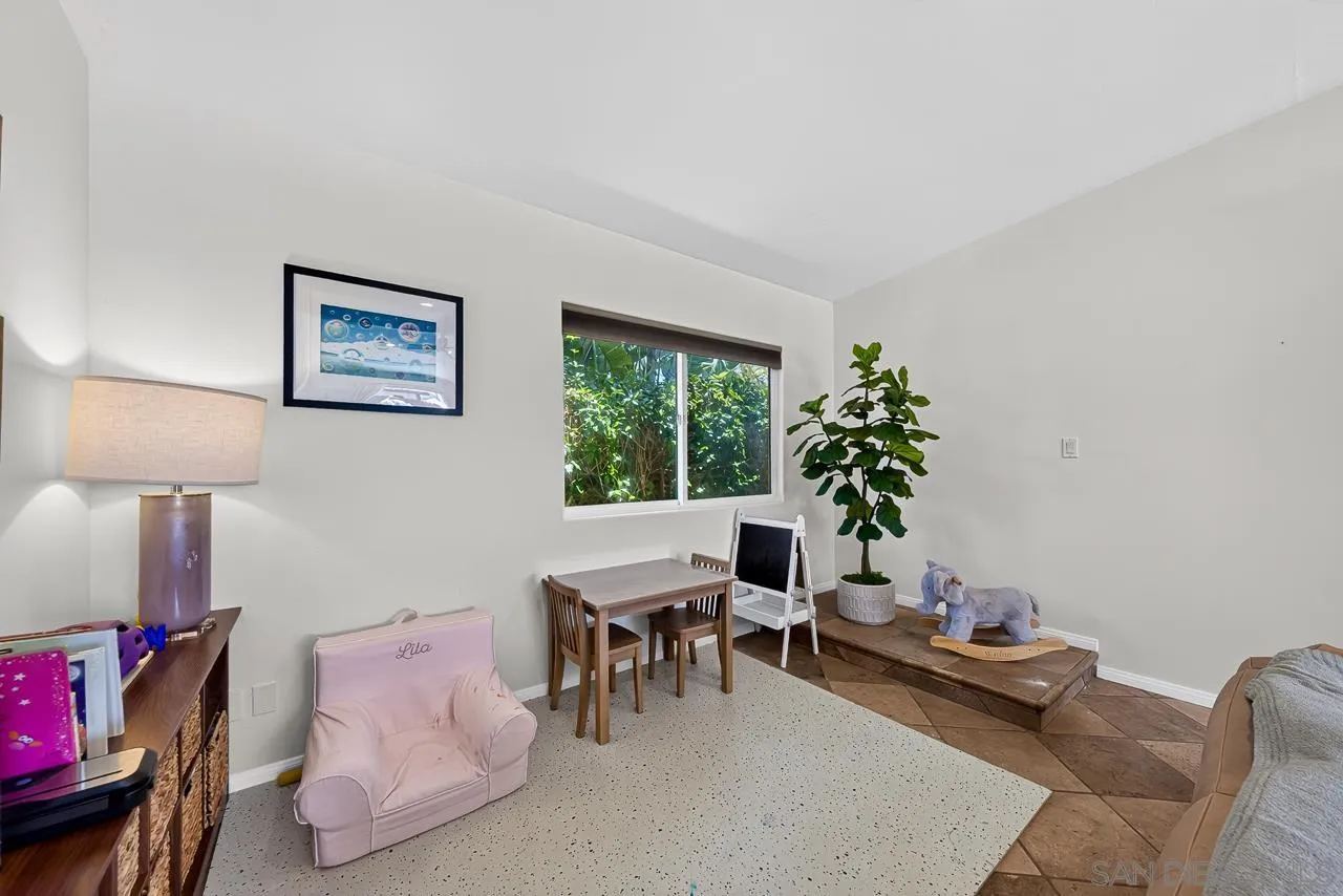 https://cdn.realtyfeed.com/cdn/127/260015909/293e9254afda8a66454a01505ab7d9e8.webp
