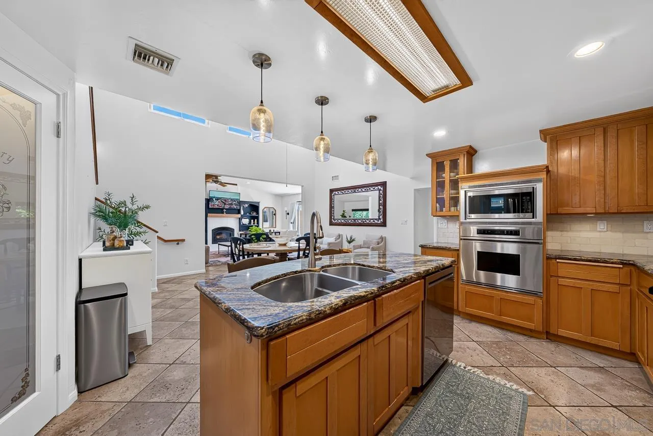 https://cdn.realtyfeed.com/cdn/127/260015909/367620aba7ee06ea47f650c8c791d7ca.webp