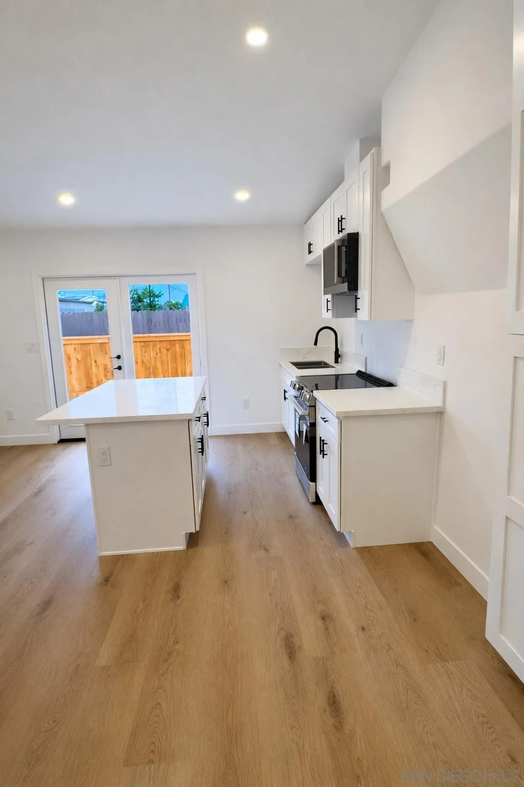 https://cdn.realtyfeed.com/cdn/127/260015909/4ecbb4e5169175b5e2793a2a09f47c05.webp