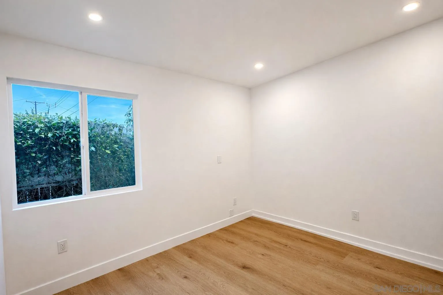 https://cdn.realtyfeed.com/cdn/127/260015909/79856281f91c8ba45a628db984711887.webp