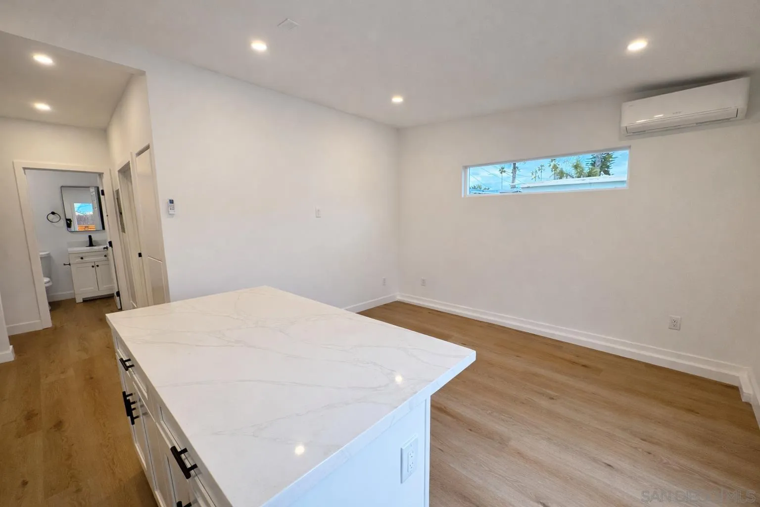 https://cdn.realtyfeed.com/cdn/127/260015909/99665d7611a2b1dd304bc8cbeb29c765.webp