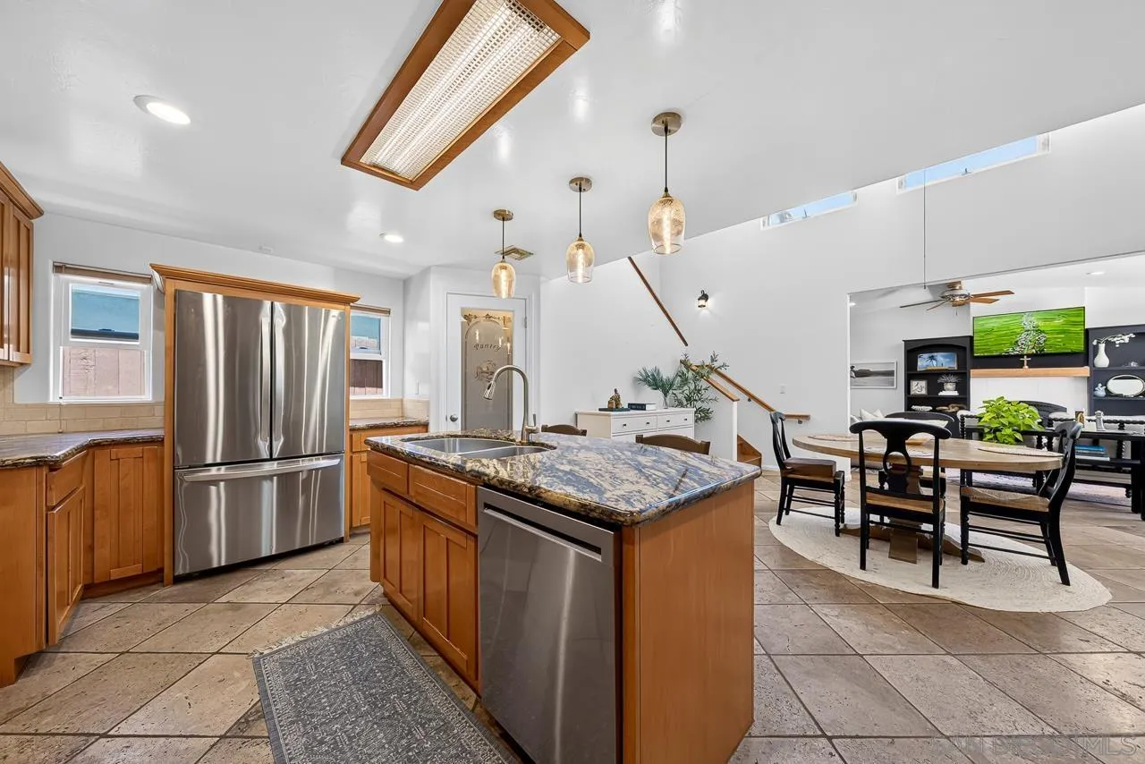 https://cdn.realtyfeed.com/cdn/127/260015909/d5fcb5c0d68ade5bf9d15f1b9c3decbd.webp