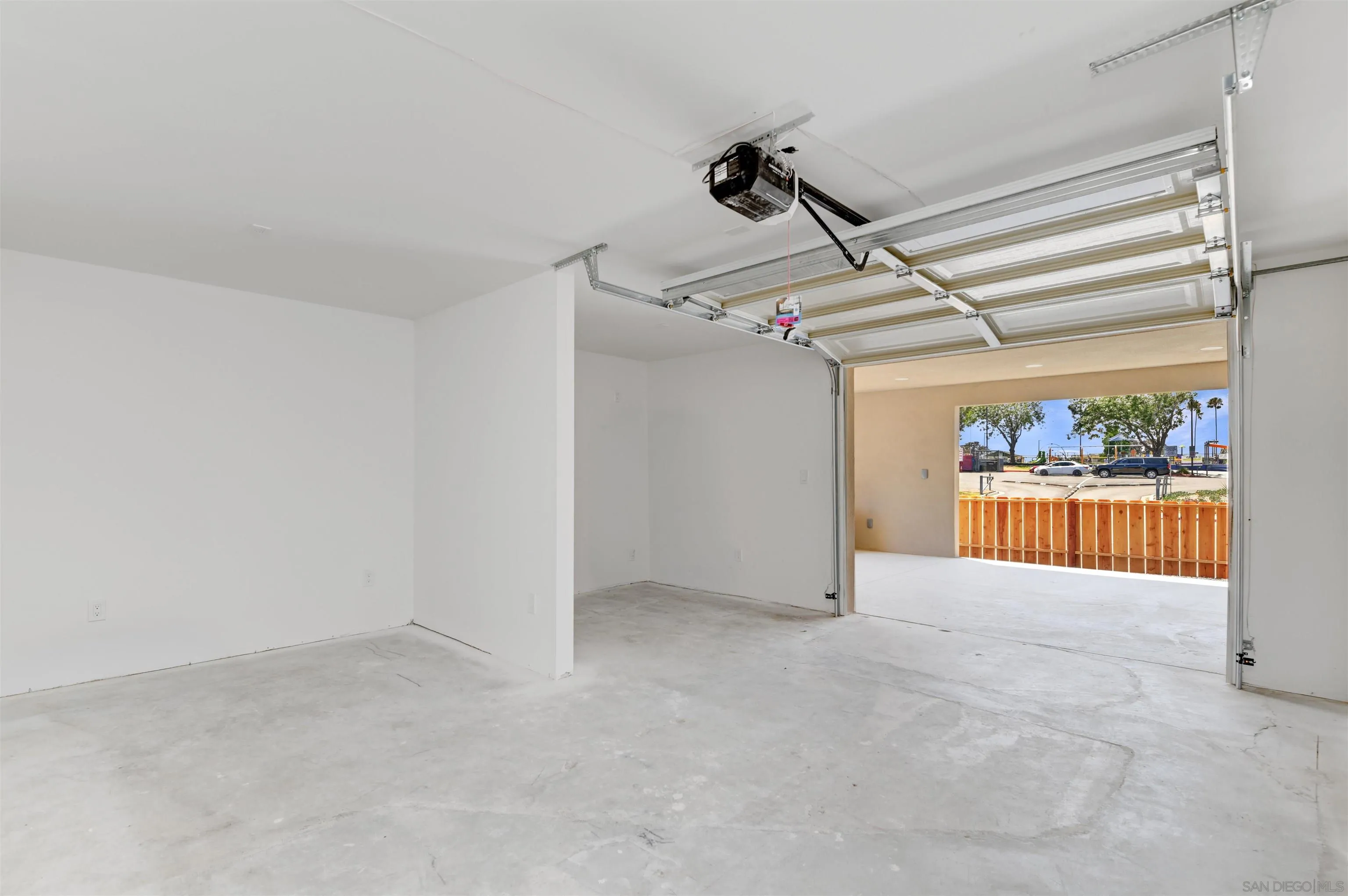https://cdn.realtyfeed.com/cdn/127/260015911/1159ee66126e29486ba41efcb6c648d4.webp
