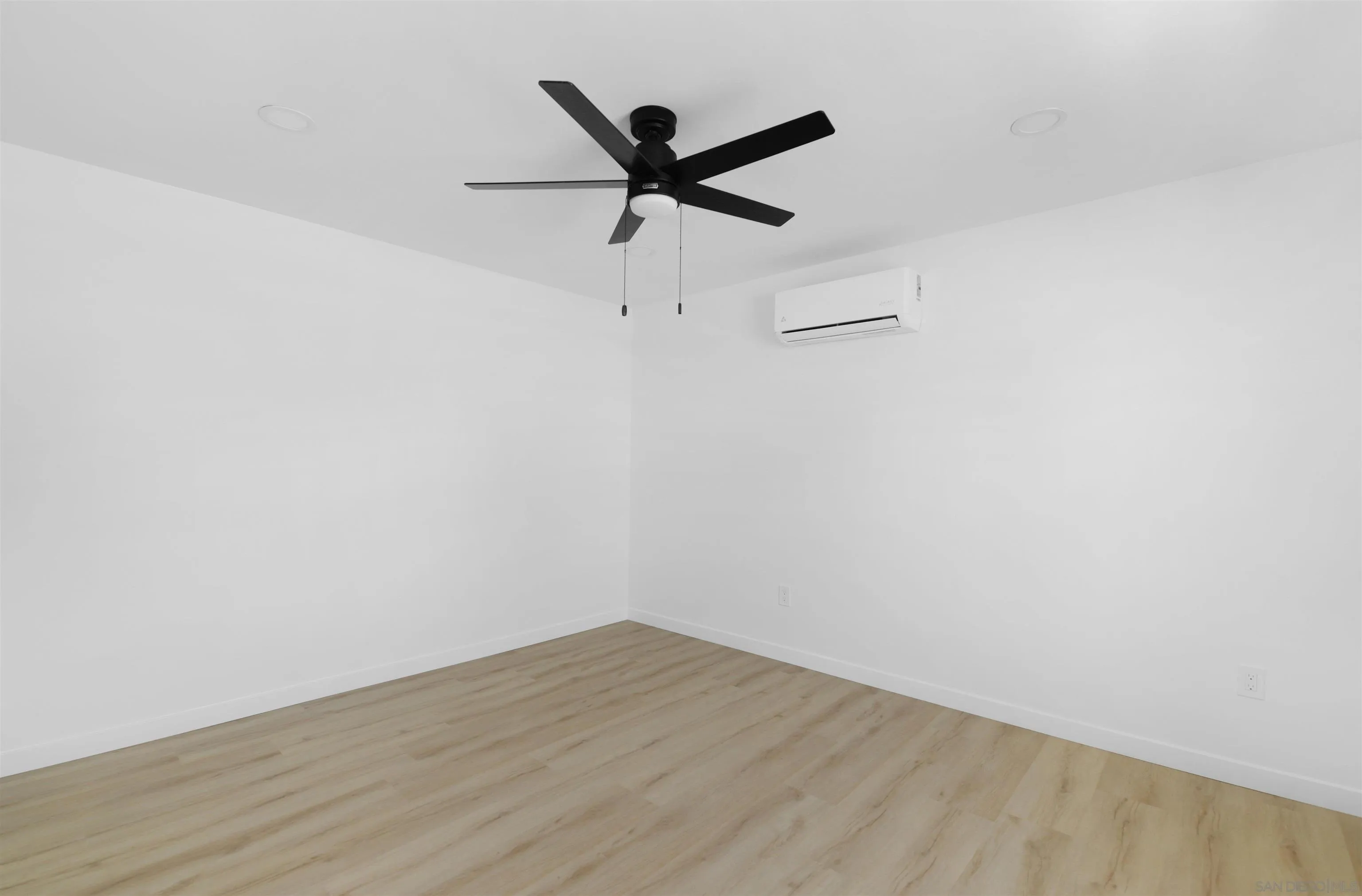 https://cdn.realtyfeed.com/cdn/127/260015911/13574d9be3f78c9e51681fdba9bde053.webp