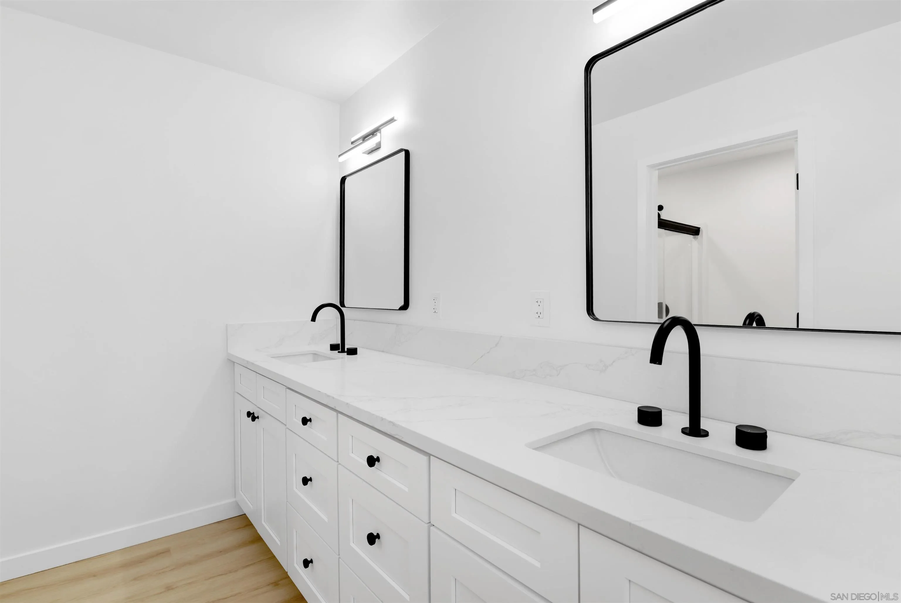 https://cdn.realtyfeed.com/cdn/127/260015911/1f190002e11d48e8f3335a57ced8ea72.webp