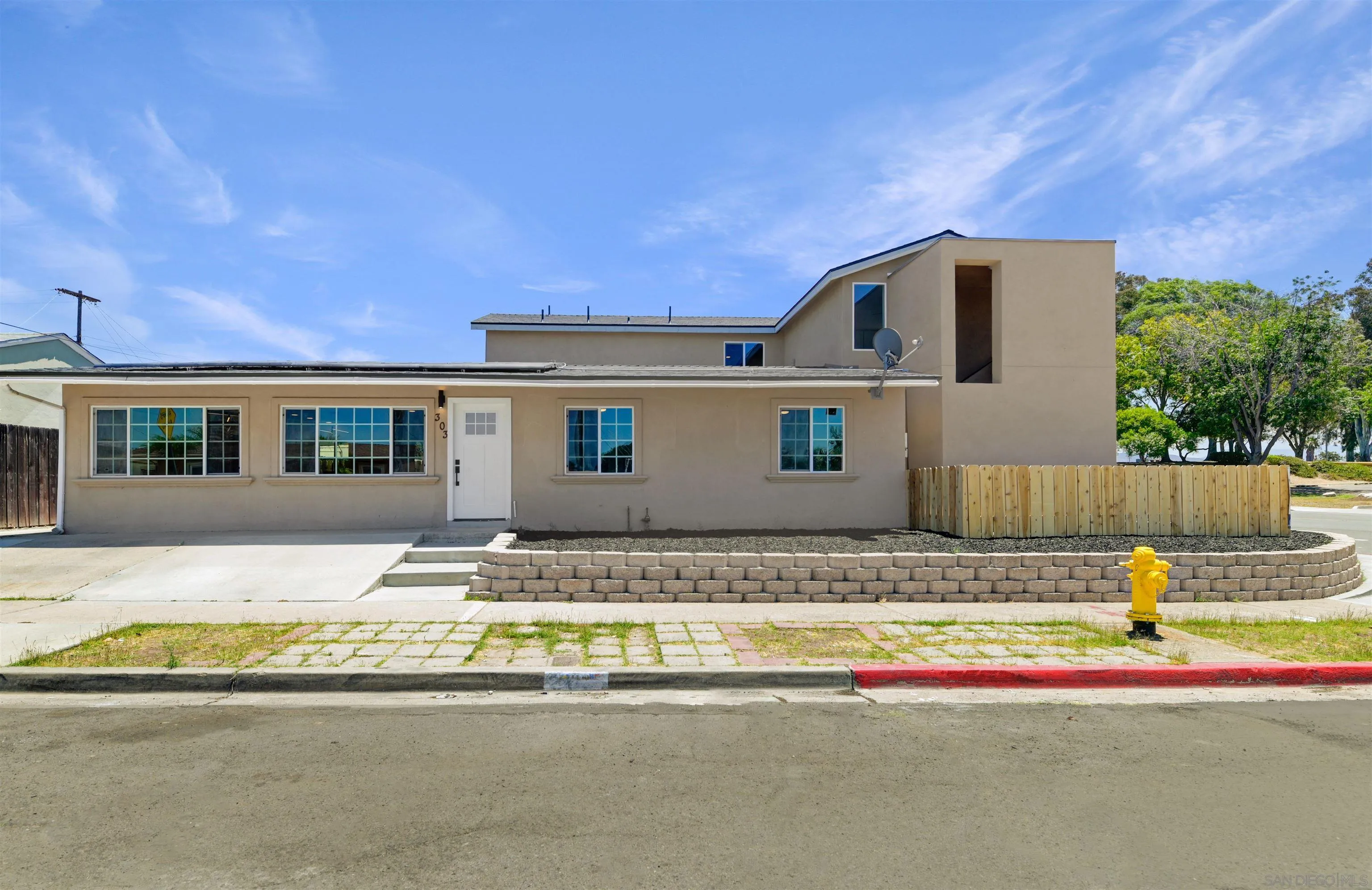 https://cdn.realtyfeed.com/cdn/127/260015911/57a13bd19e331bb62edd934cee7fc3ff.webp