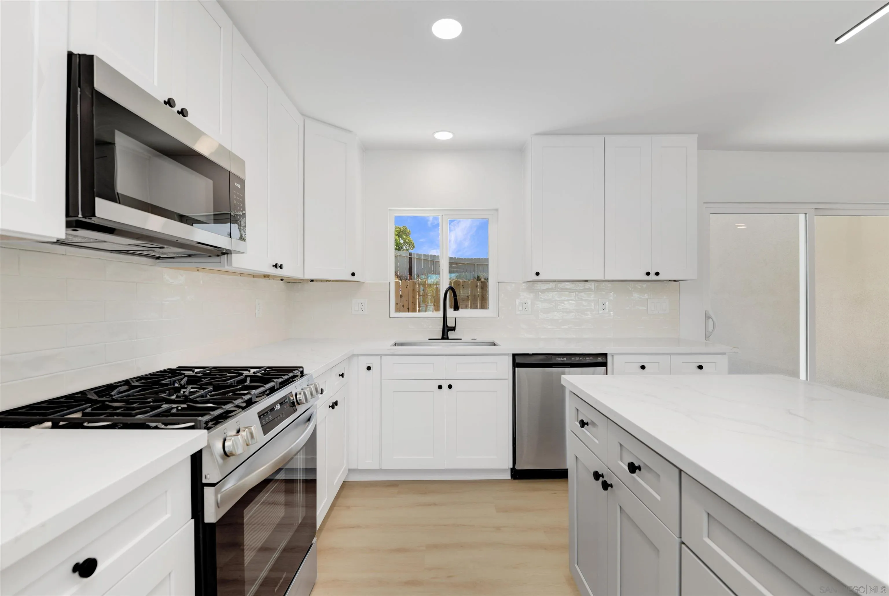 https://cdn.realtyfeed.com/cdn/127/260015911/828b64fe2522fd3e956fd948bd678f22.webp