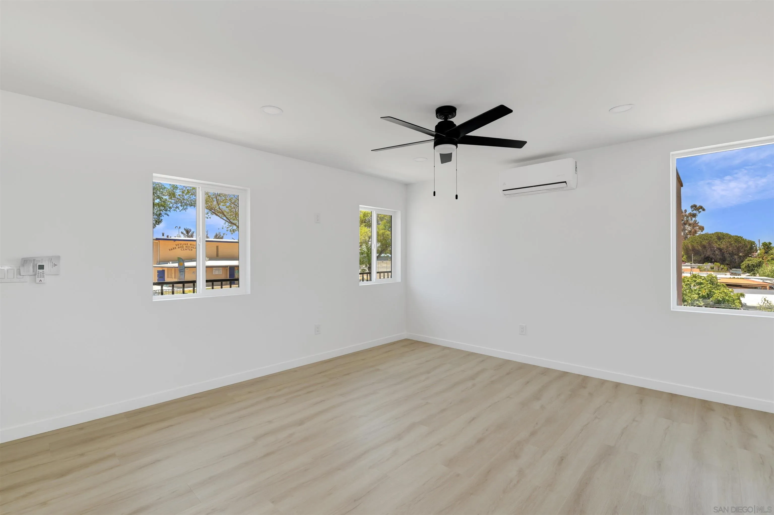 https://cdn.realtyfeed.com/cdn/127/260015911/991c2dc5bfe75e8af4b34c80af1a2332.webp
