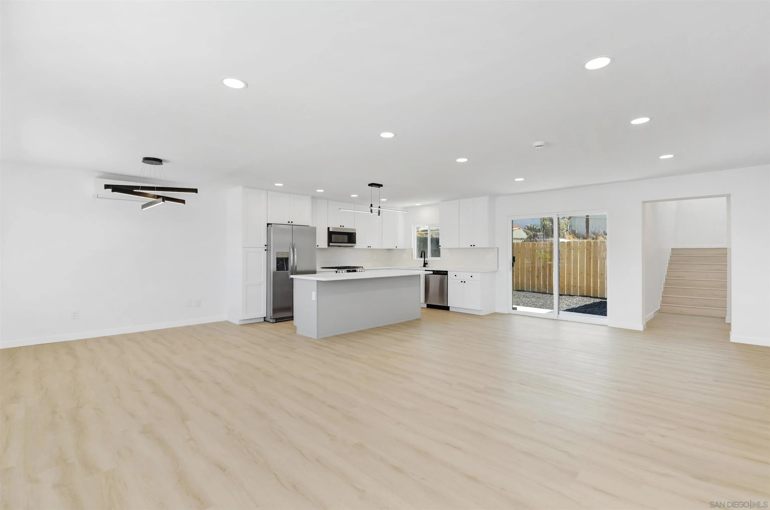 https://cdn.realtyfeed.com/cdn/127/260015911/ab01290b473a222277f67dc1213da77e.webp
