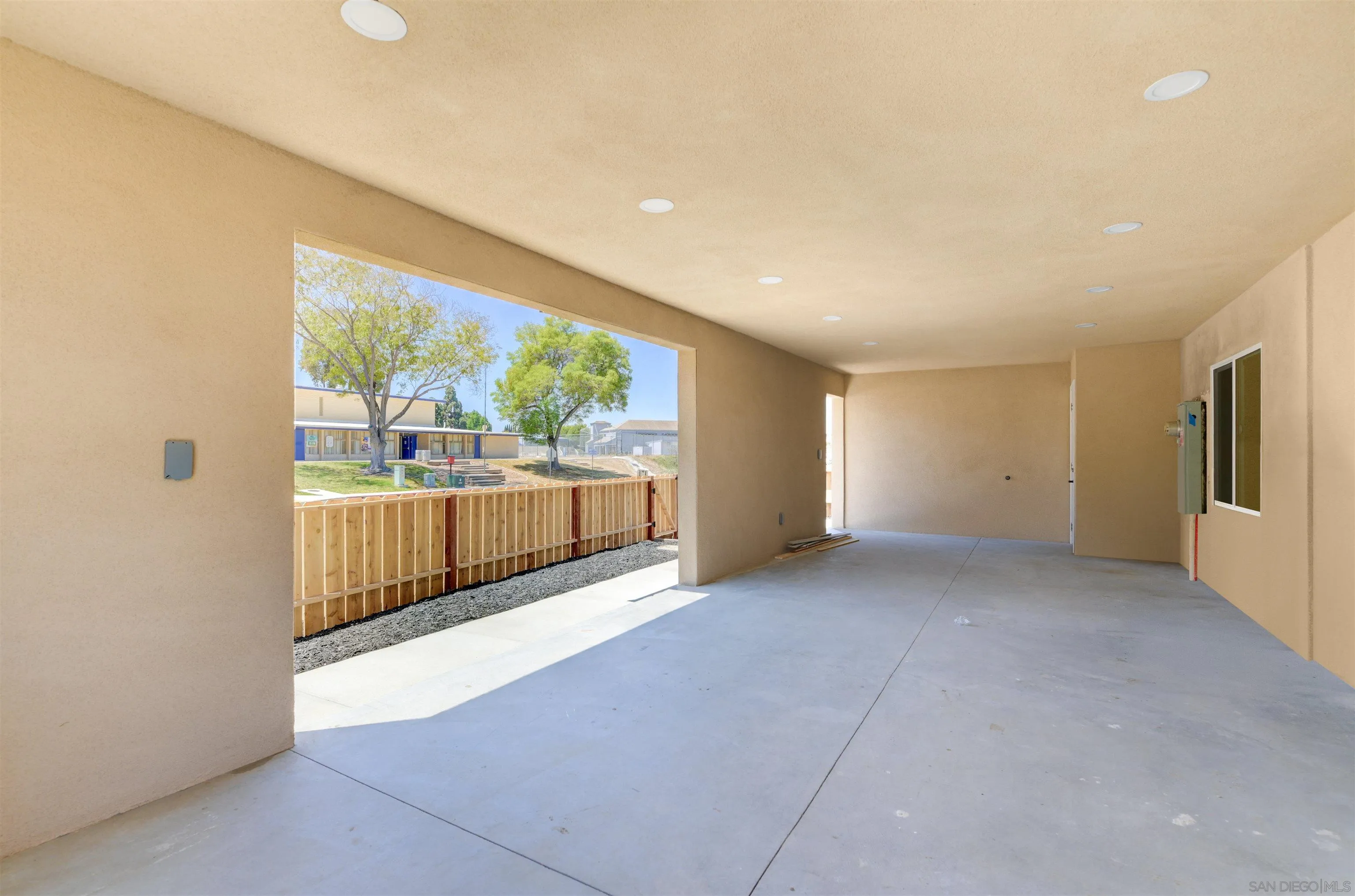 https://cdn.realtyfeed.com/cdn/127/260015911/d2ed41c263f0280d77e385b9d6825eff.webp