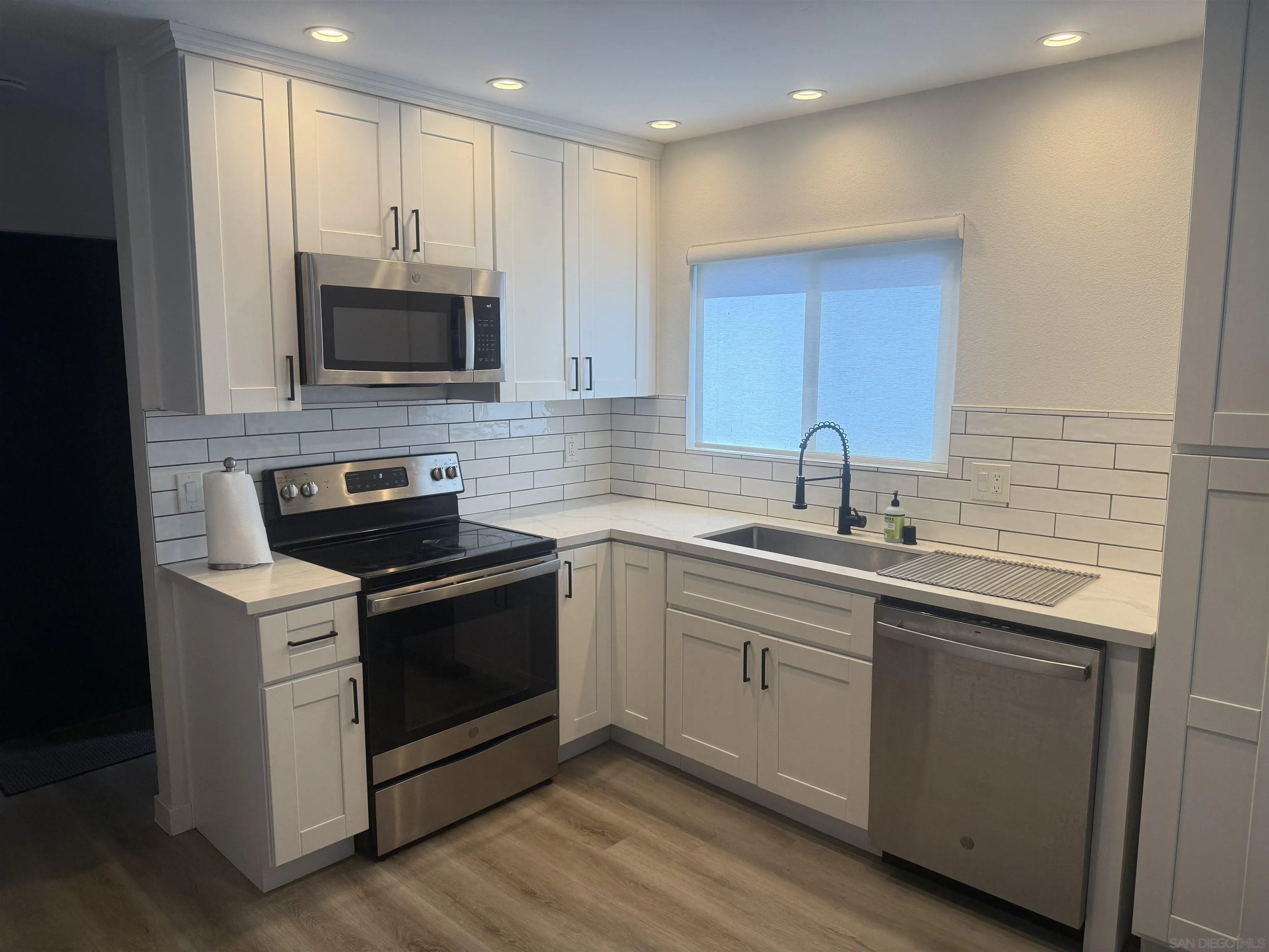 https://cdn.realtyfeed.com/cdn/127/260015913/a42938969b354a9a5c3c66e982320ca0.webp