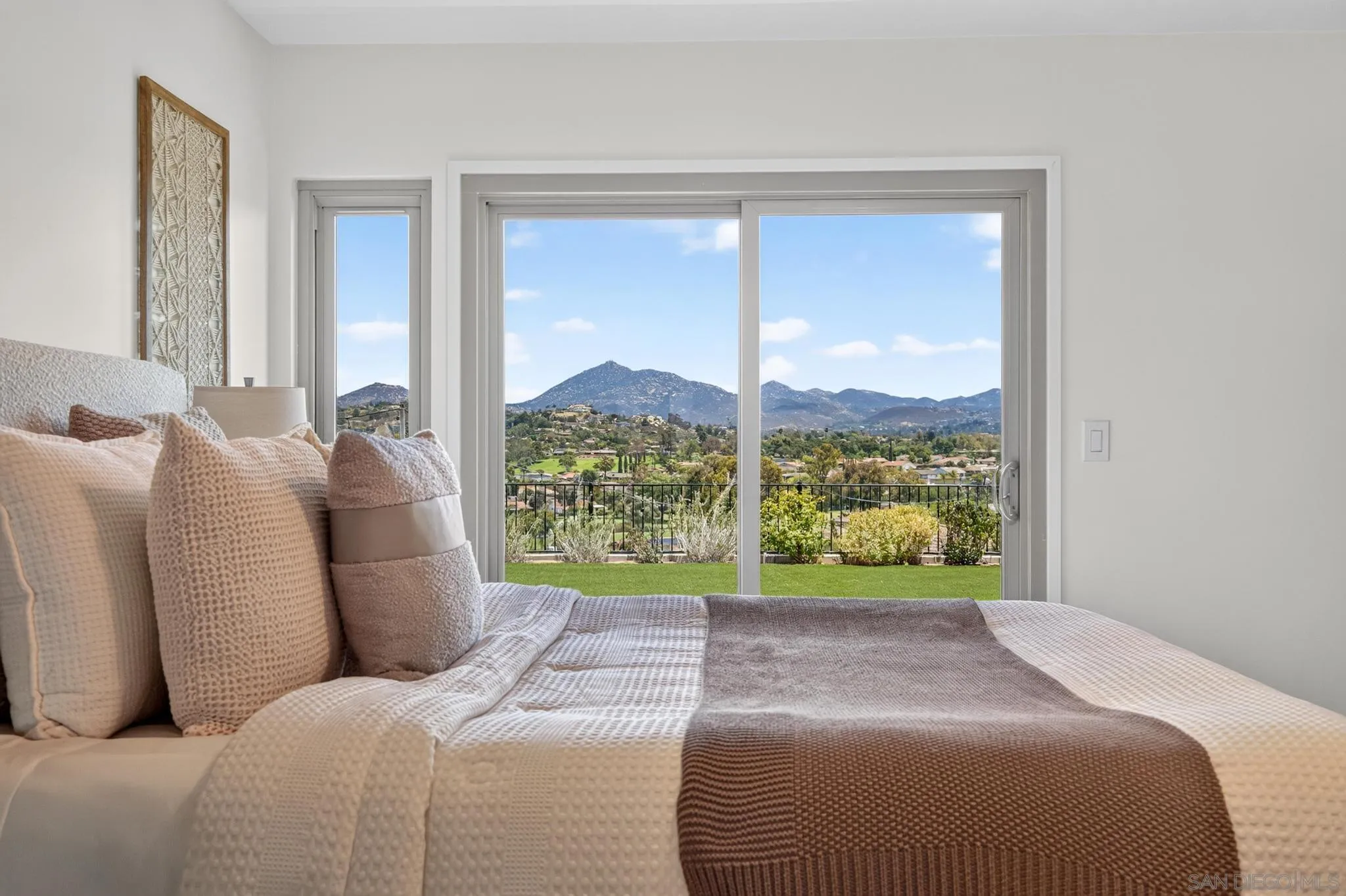 https://cdn.realtyfeed.com/cdn/127/260015914/0e2e505c158e531848b24758978f291f.webp