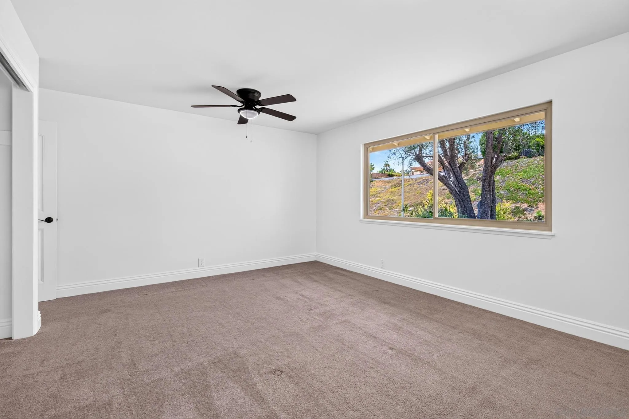 https://cdn.realtyfeed.com/cdn/127/260015914/3682d996345bdb2e5b70cc8942611661.webp