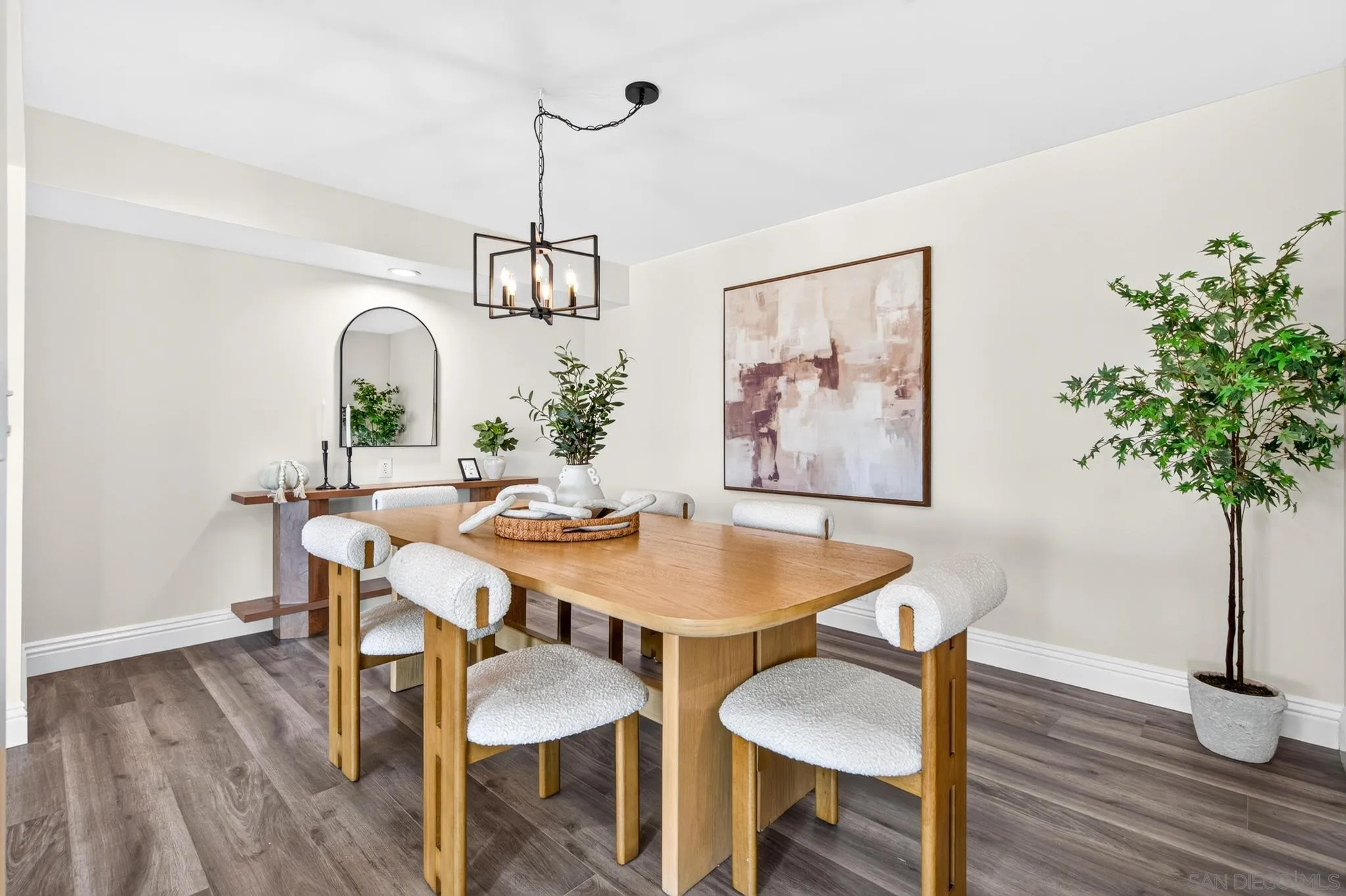 https://cdn.realtyfeed.com/cdn/127/260015914/894199fff307c7afaa4051469f8852a0.webp