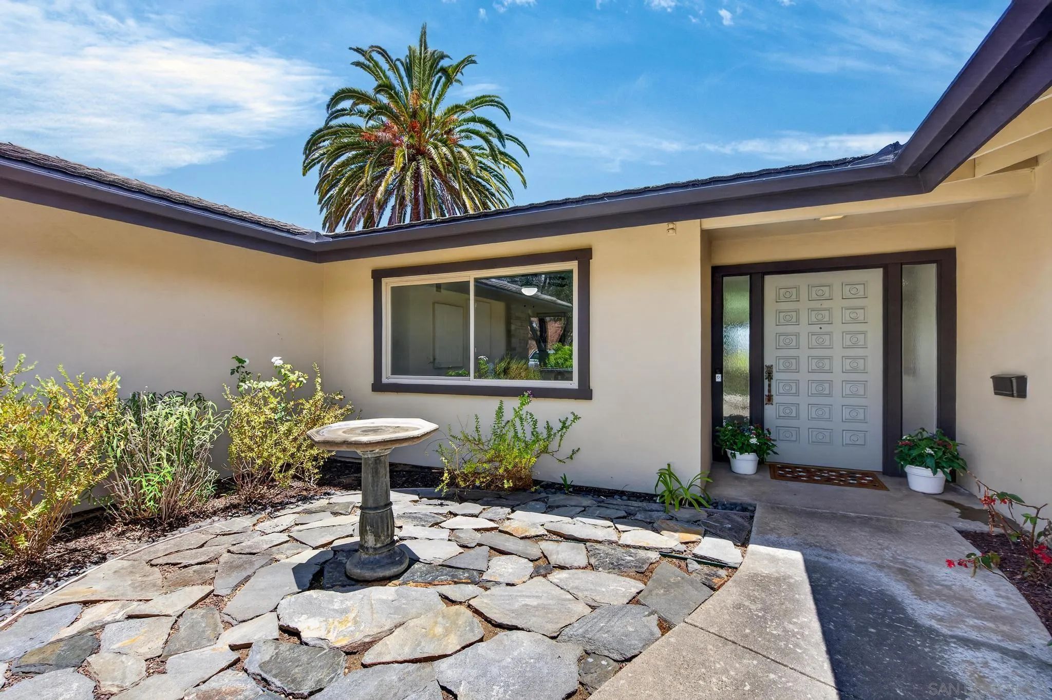 https://cdn.realtyfeed.com/cdn/127/260015914/c3e84652efd4ab262657268eabd792f5.webp