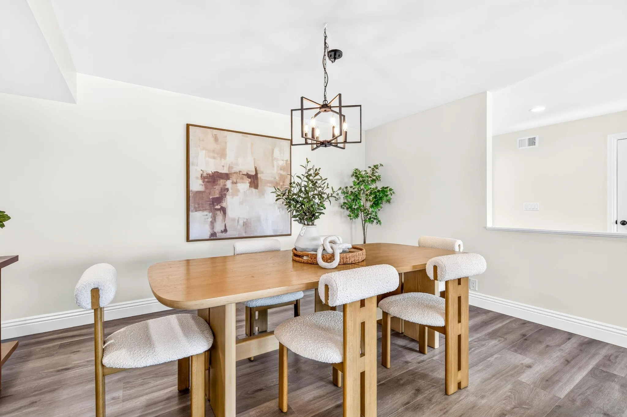 https://cdn.realtyfeed.com/cdn/127/260015914/c4b24ecba8d35a217f43e4808692d981.webp