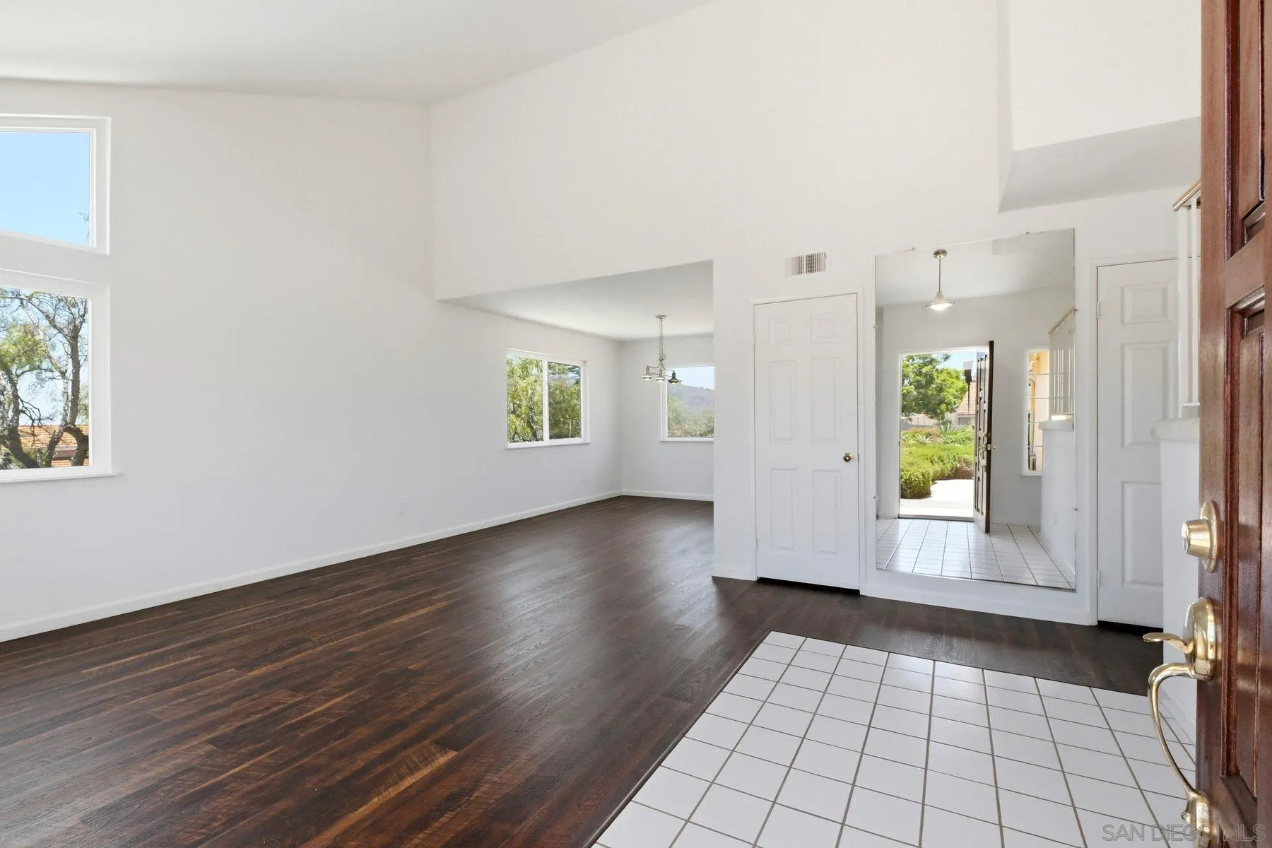 https://cdn.realtyfeed.com/cdn/127/260015922/0b0735da864e5671b58a510fa1075801.webp