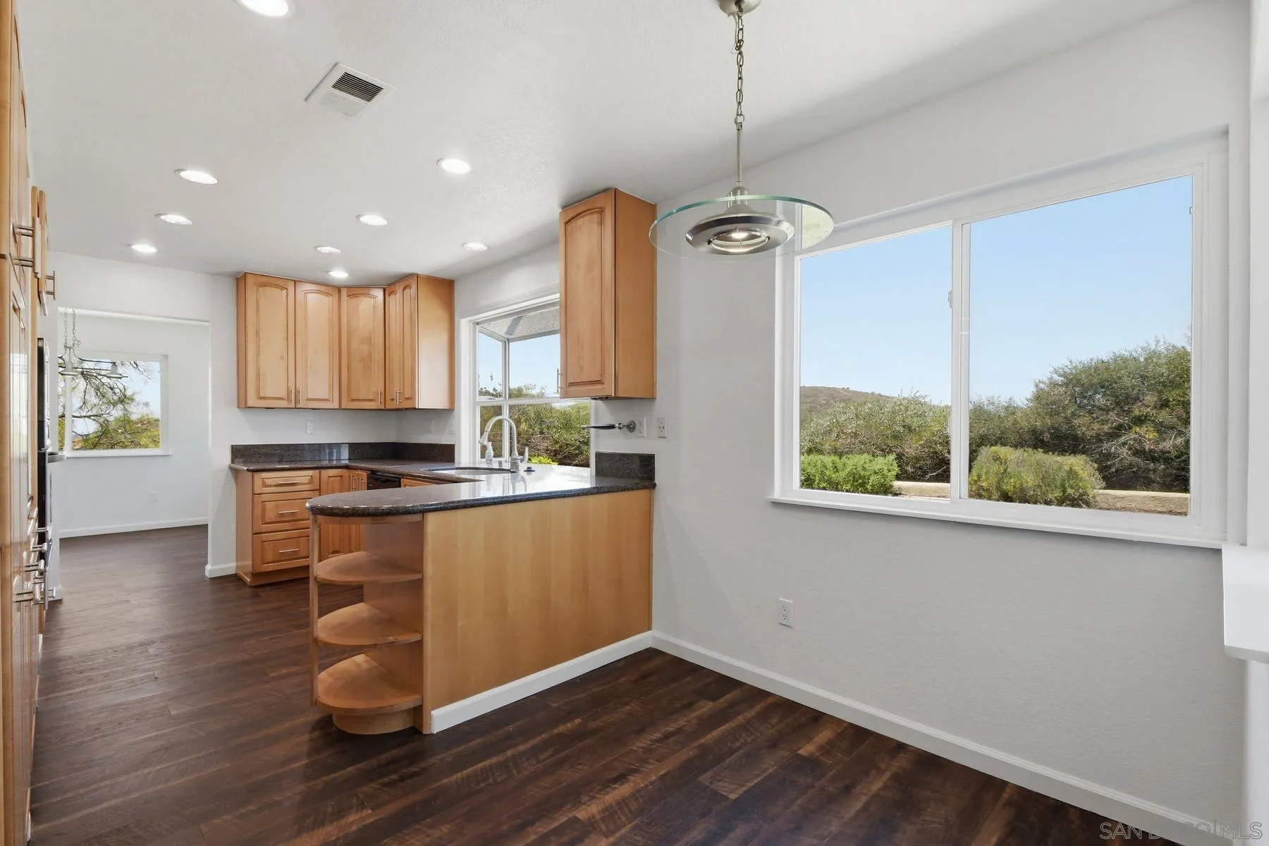 https://cdn.realtyfeed.com/cdn/127/260015922/0d5fbe688d48ba3ac2388cd038d49c85.webp