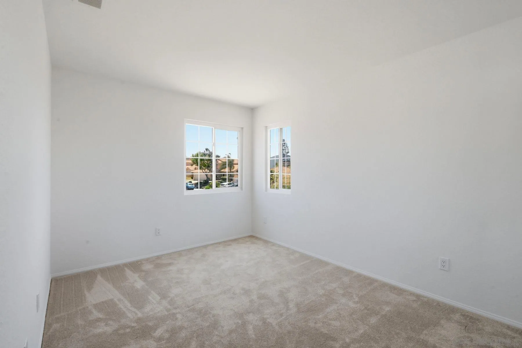 https://cdn.realtyfeed.com/cdn/127/260015922/50f393e156f35342ec06320ea1c1e8ea.webp
