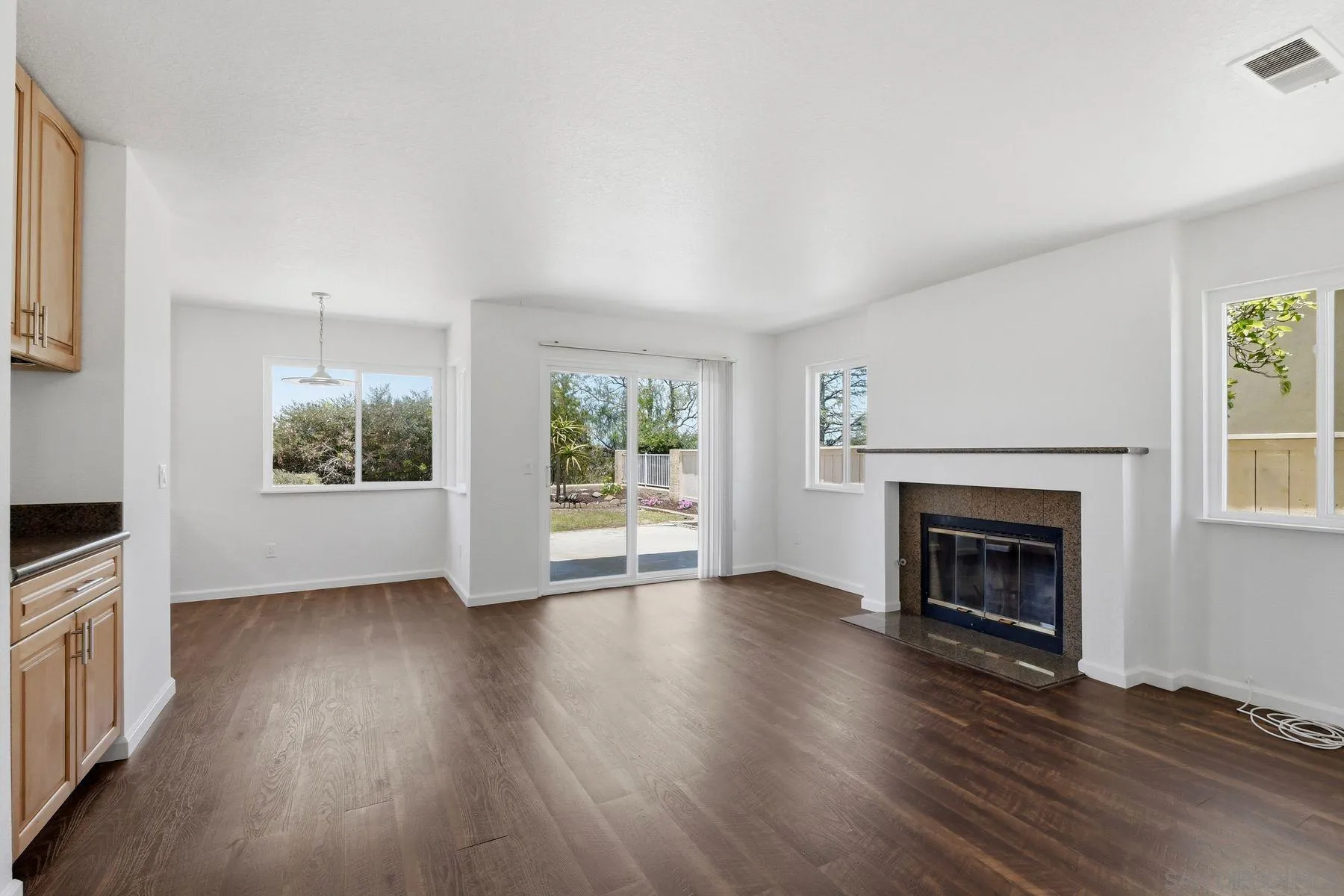https://cdn.realtyfeed.com/cdn/127/260015922/6b6a9246022594c4181c1c5f7480a720.webp