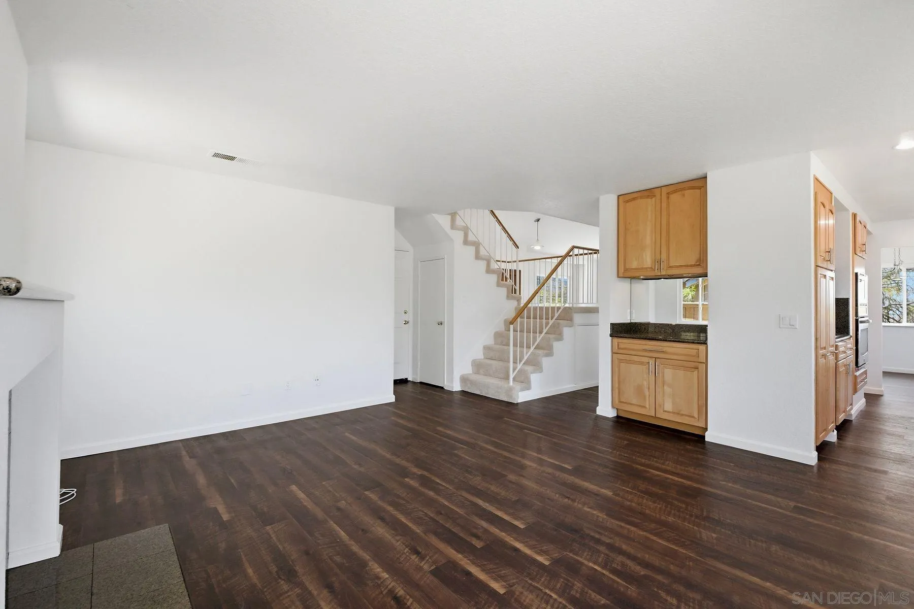 https://cdn.realtyfeed.com/cdn/127/260015922/768eb7ff7786bf4ba96f6445b27b1ac6.webp